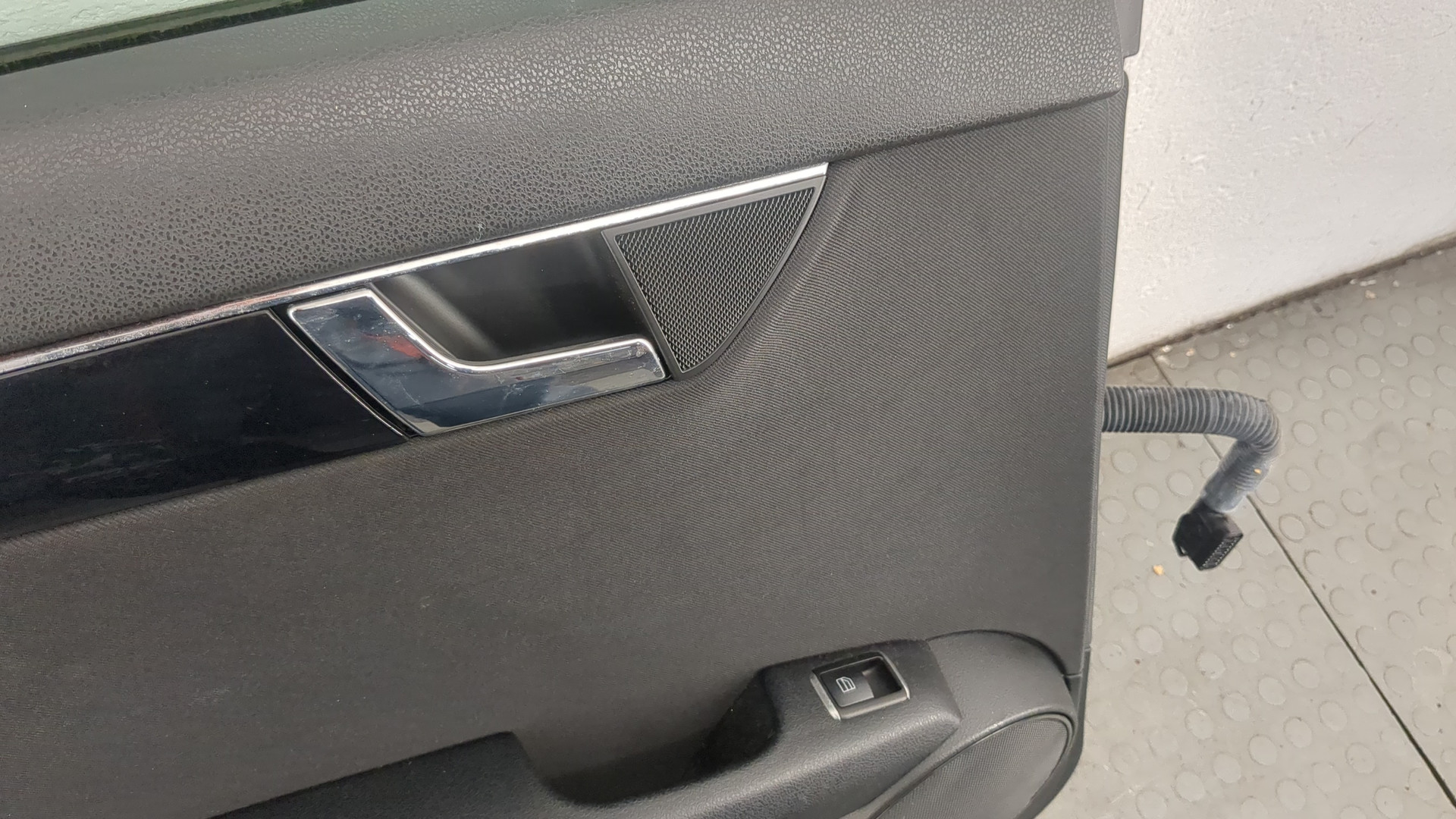 Дверь задняя левая