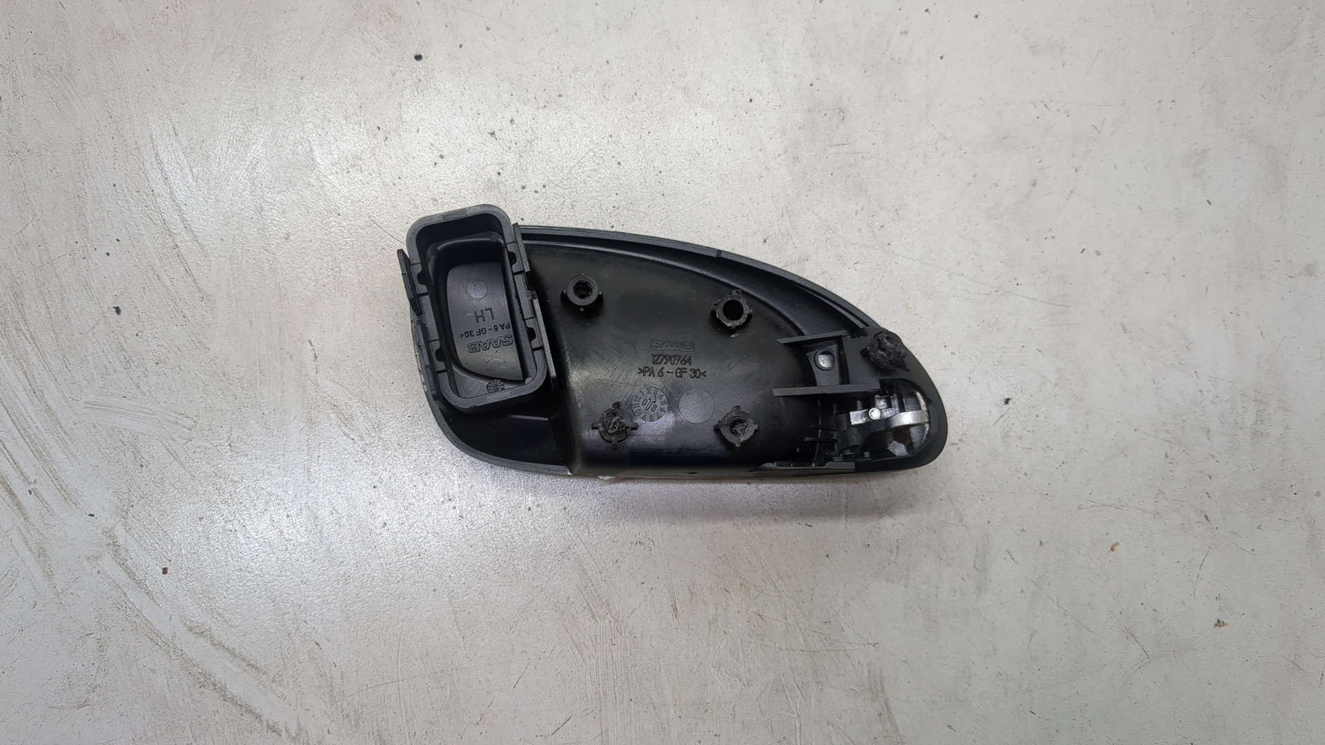 Ручка двери передней внутренняя левая