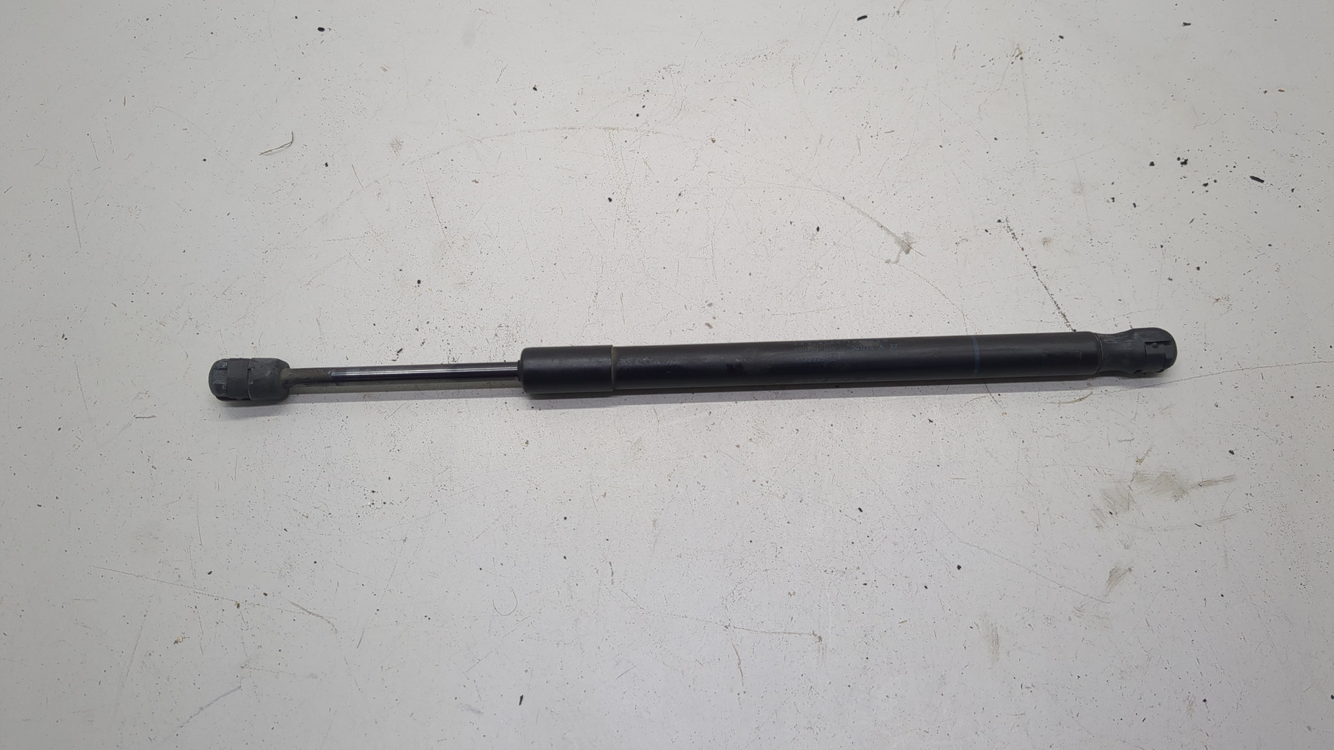 Амортизатор капота