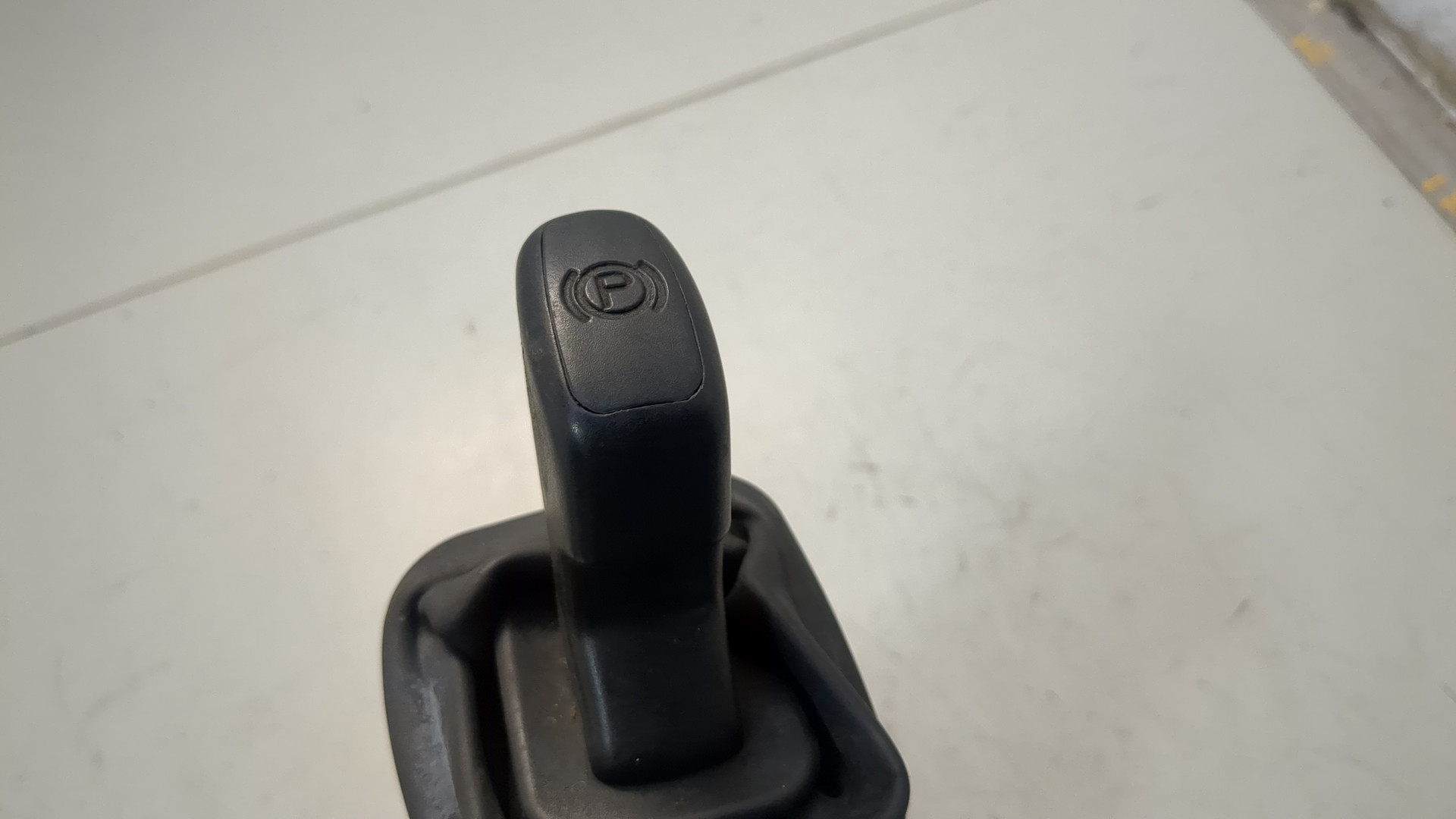 Рычаг стояночного тормоза