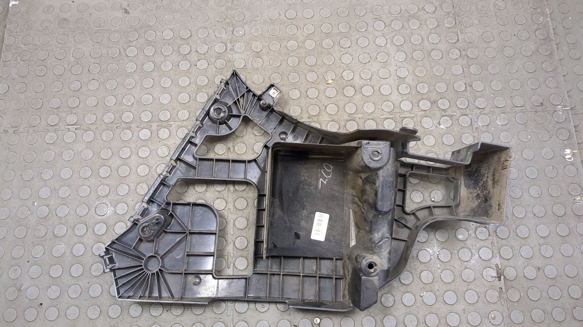 Кронштейн заднего бампера левый