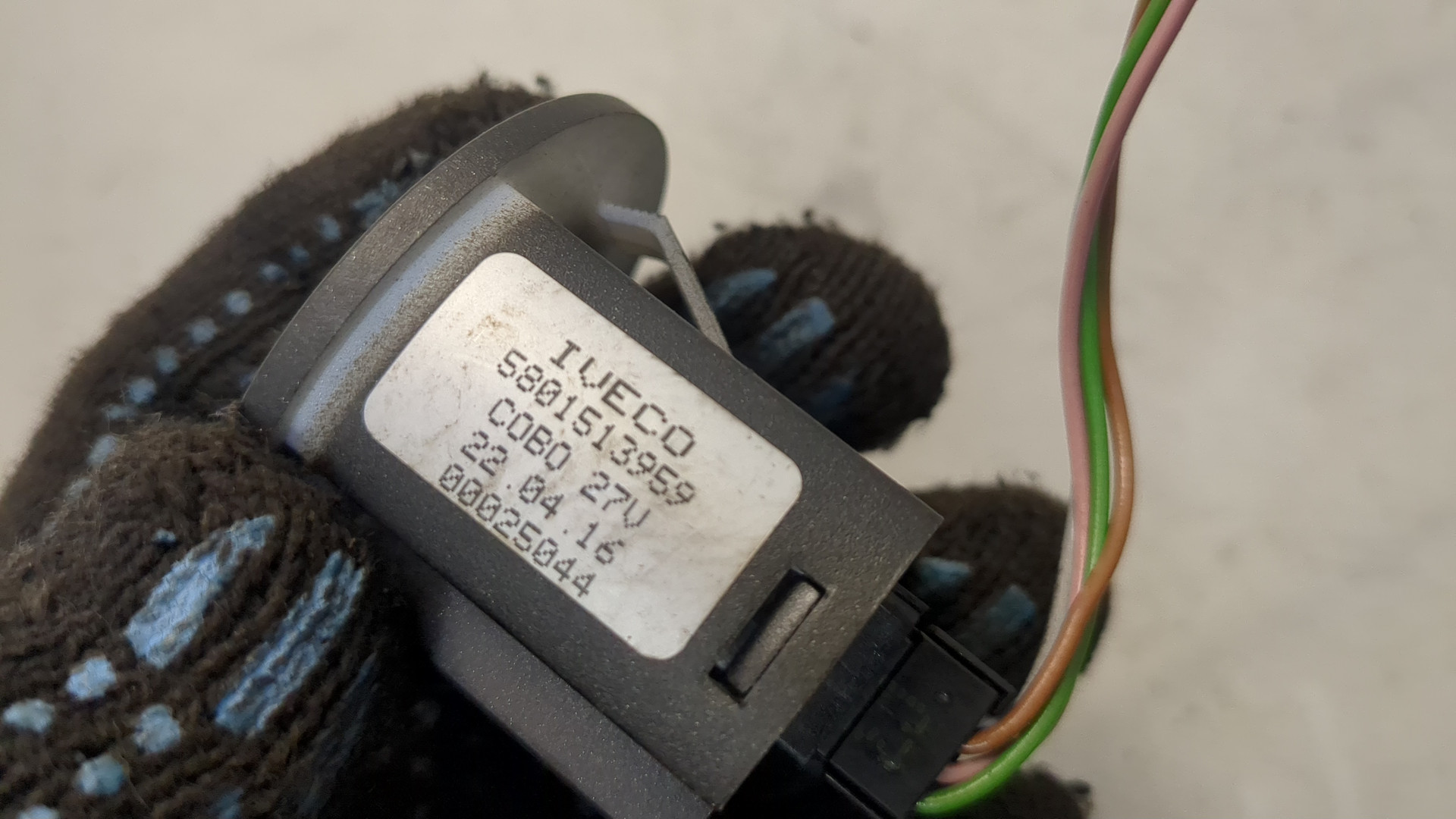 Кнопка корректора фар