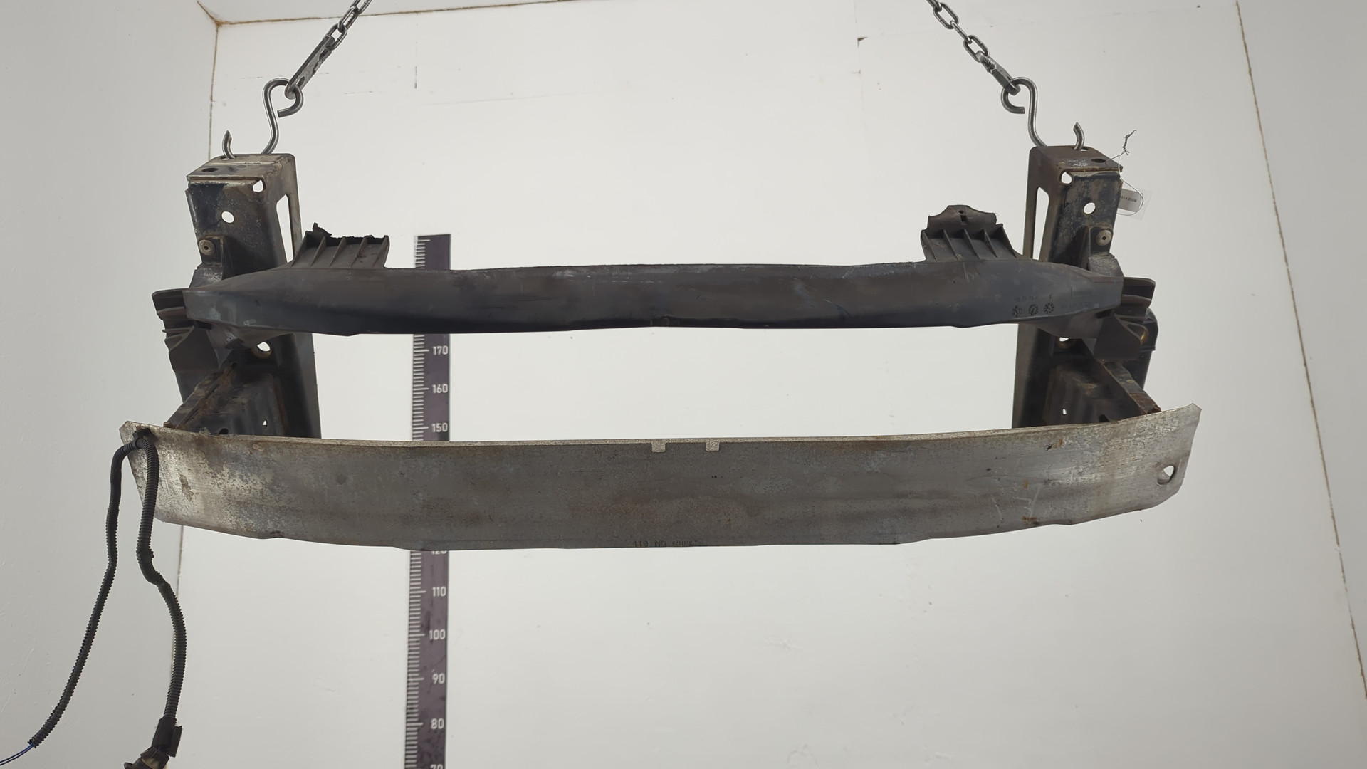 Усилитель переднего бампера