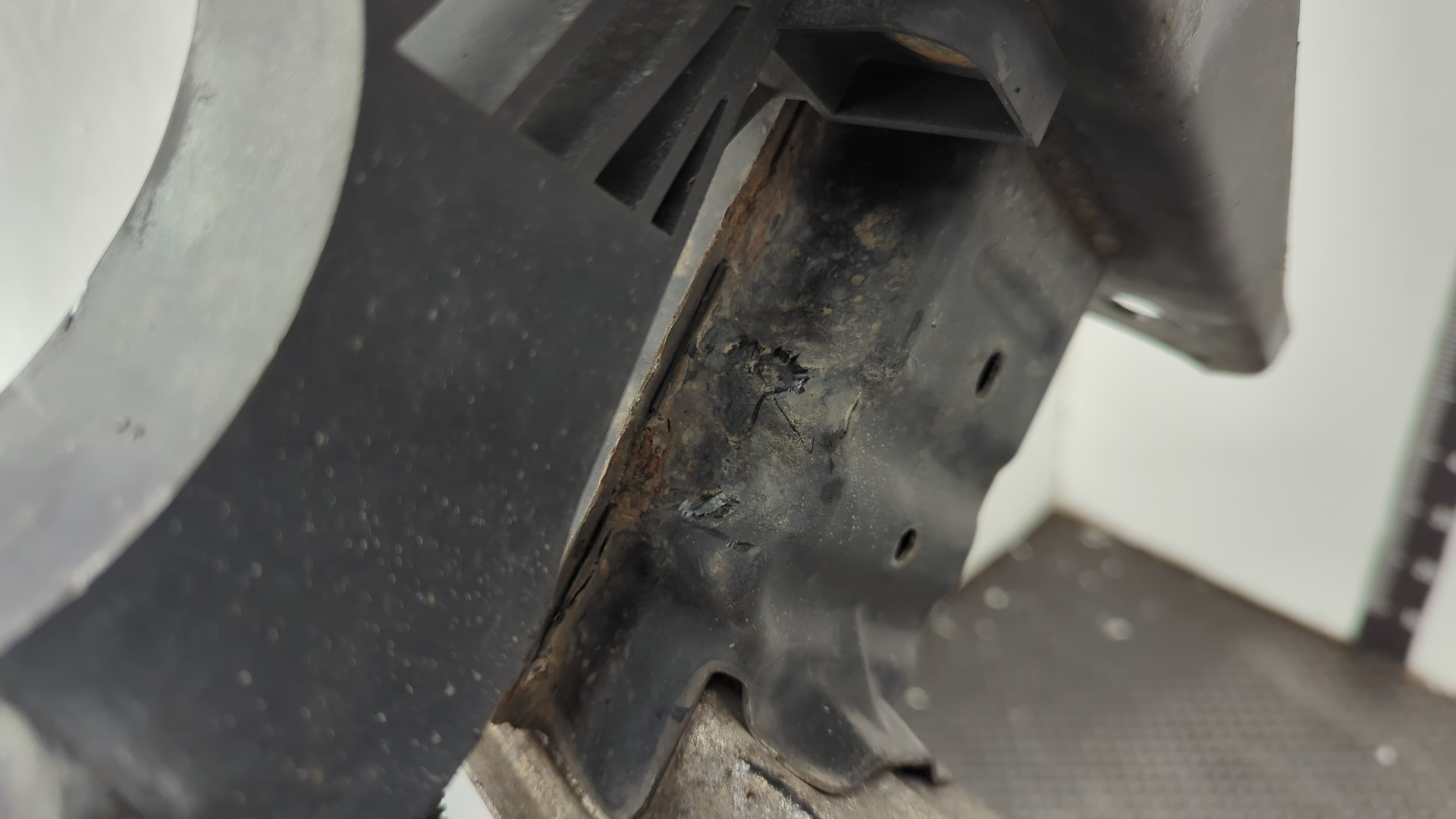 Усилитель переднего бампера