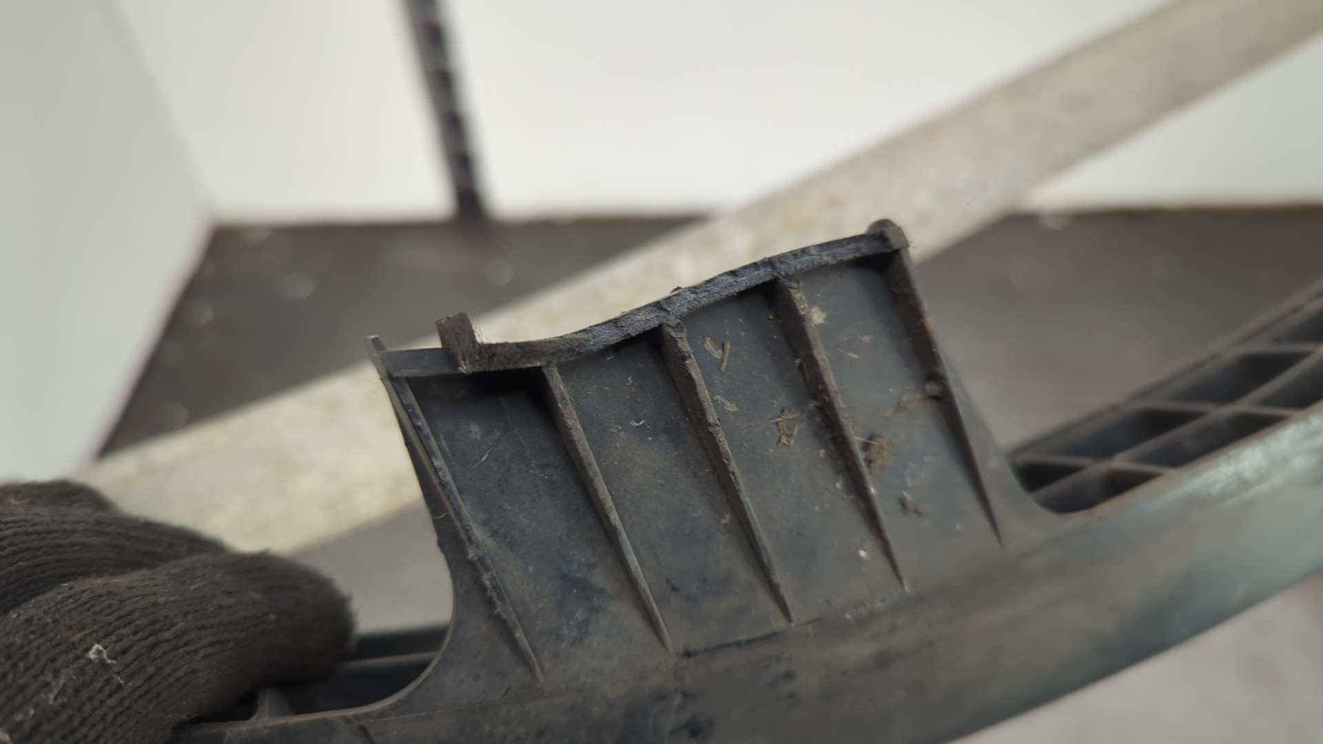 Усилитель переднего бампера