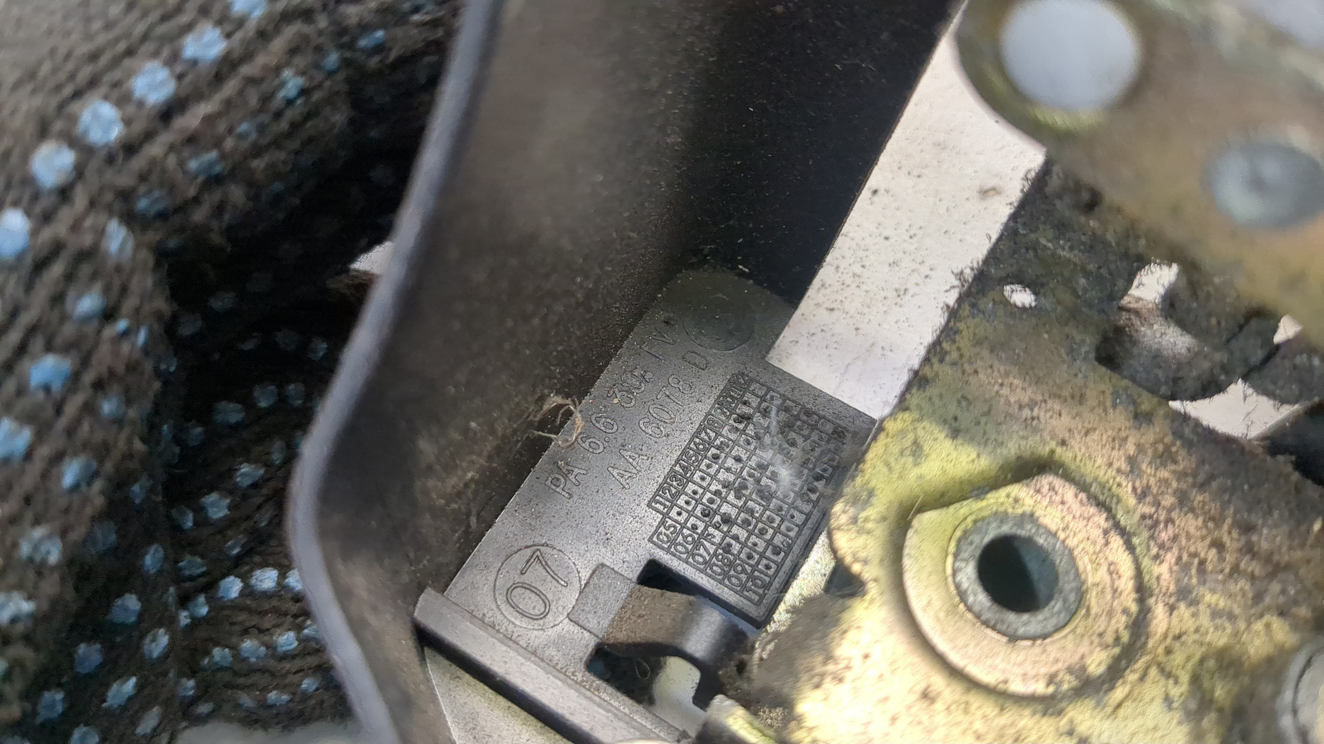 Замок двери передней правой