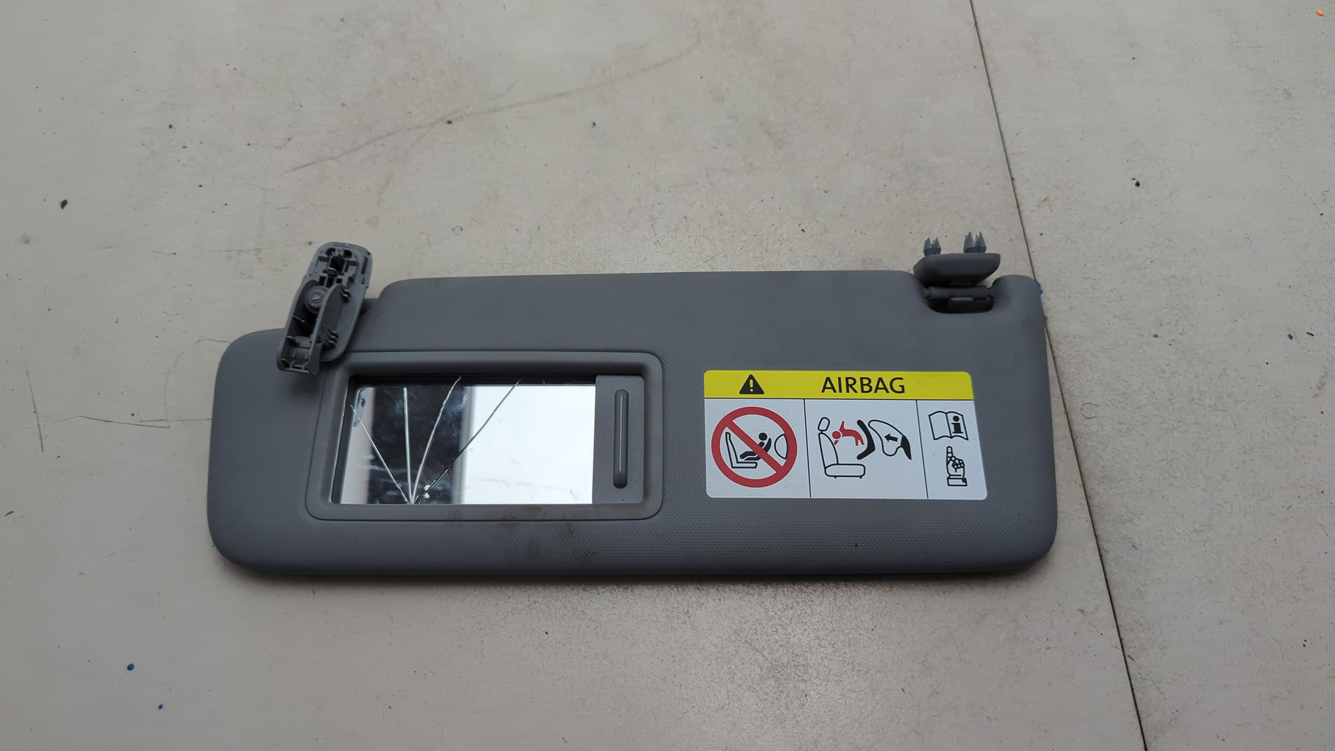 Козырек солнцезащитный