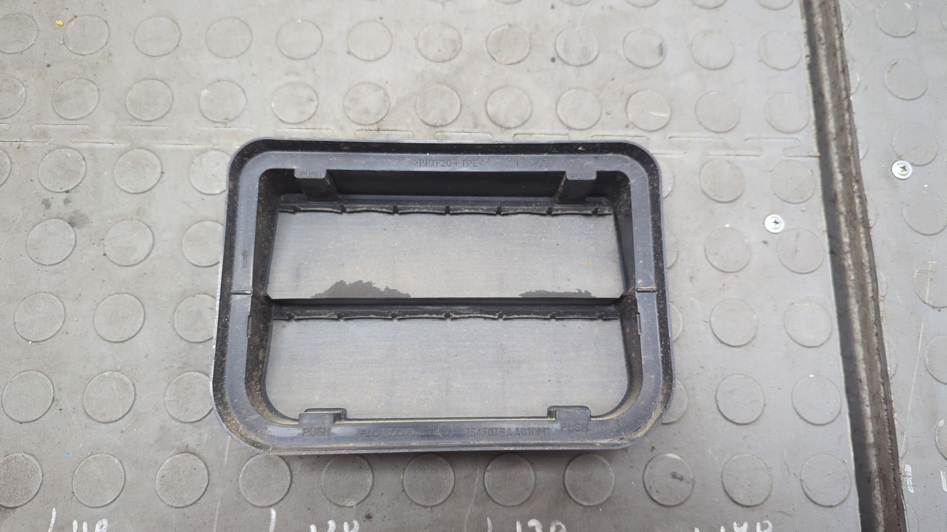 Накладка (кузов наружные)