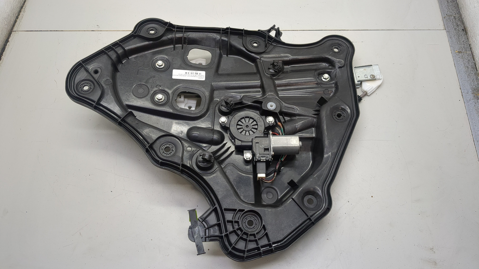 Стеклоподъемник электр. задний левый