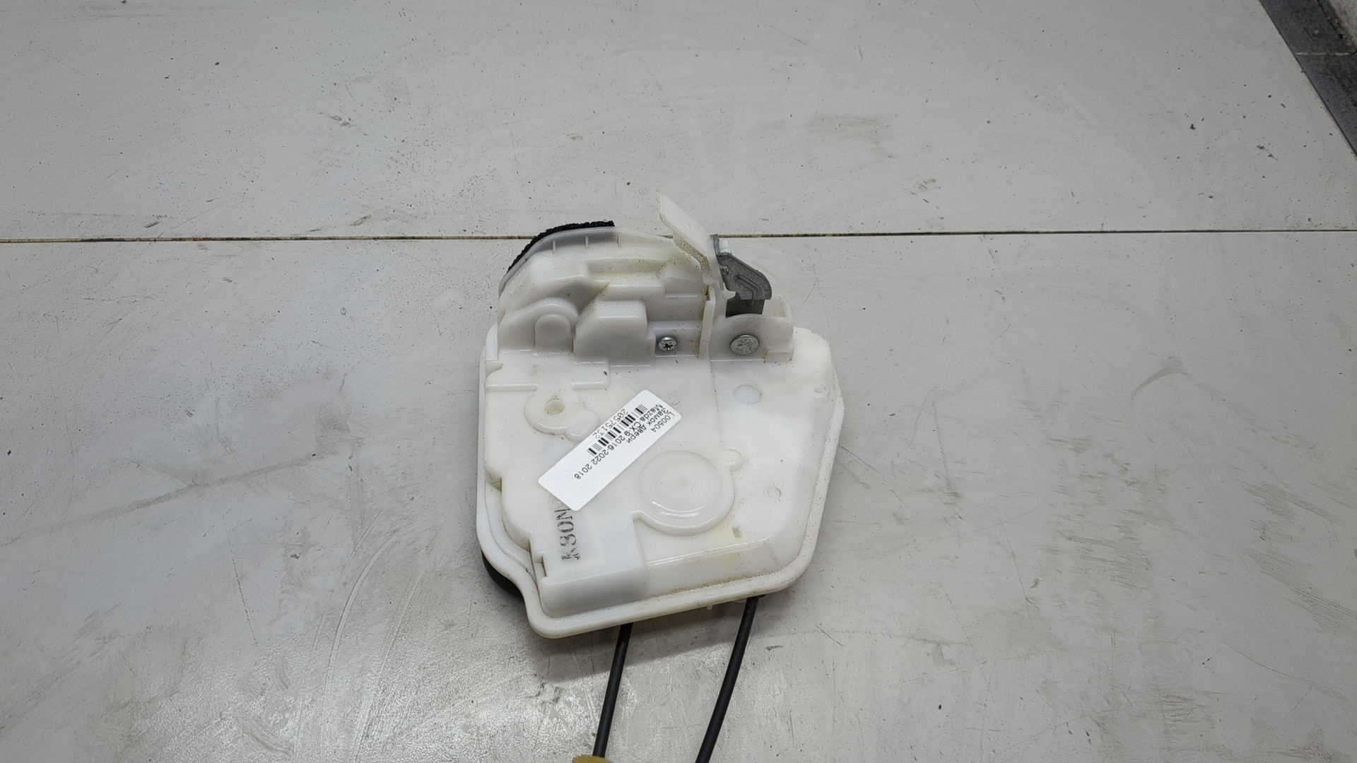 Замок двери задней левой