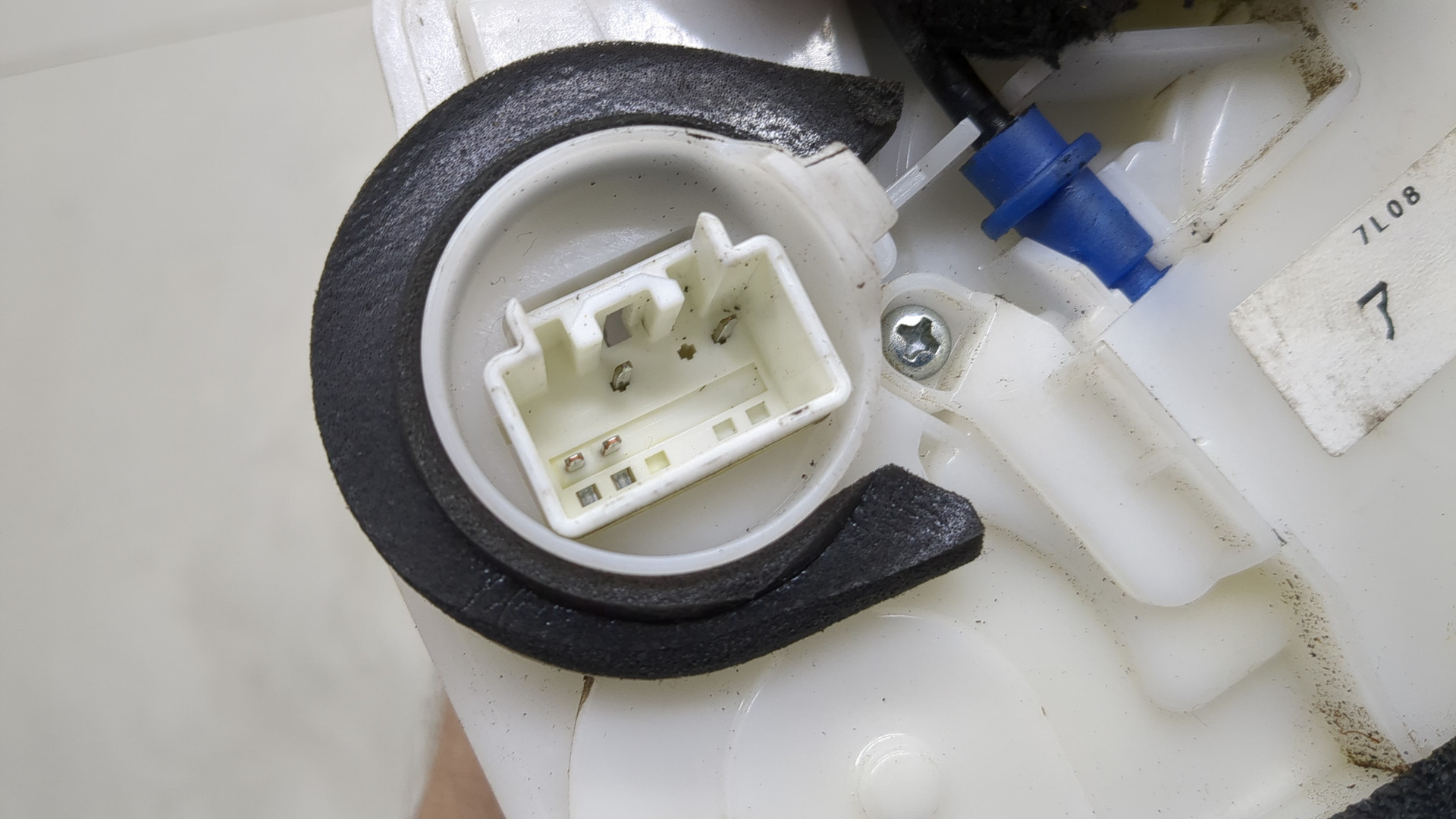 Замок двери задней левой