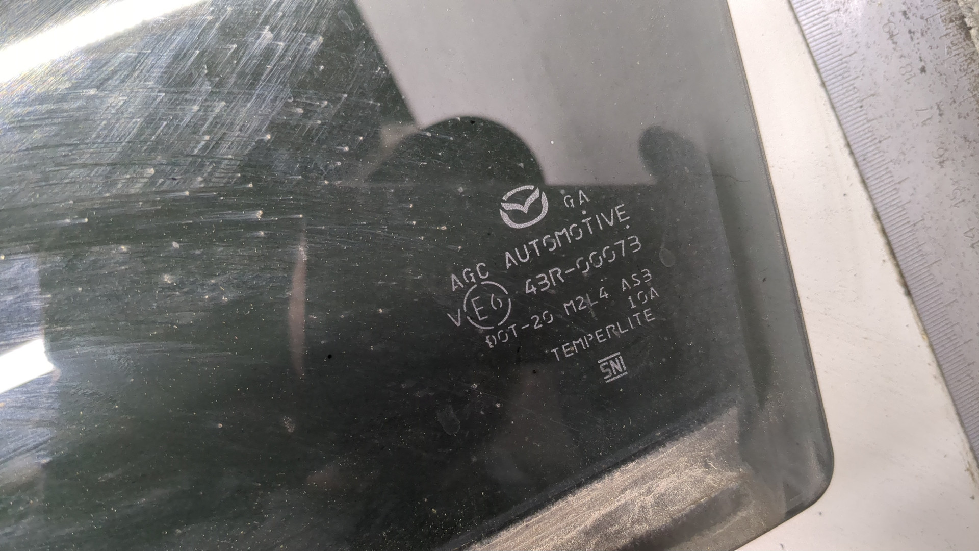 Стекло двери задней левой