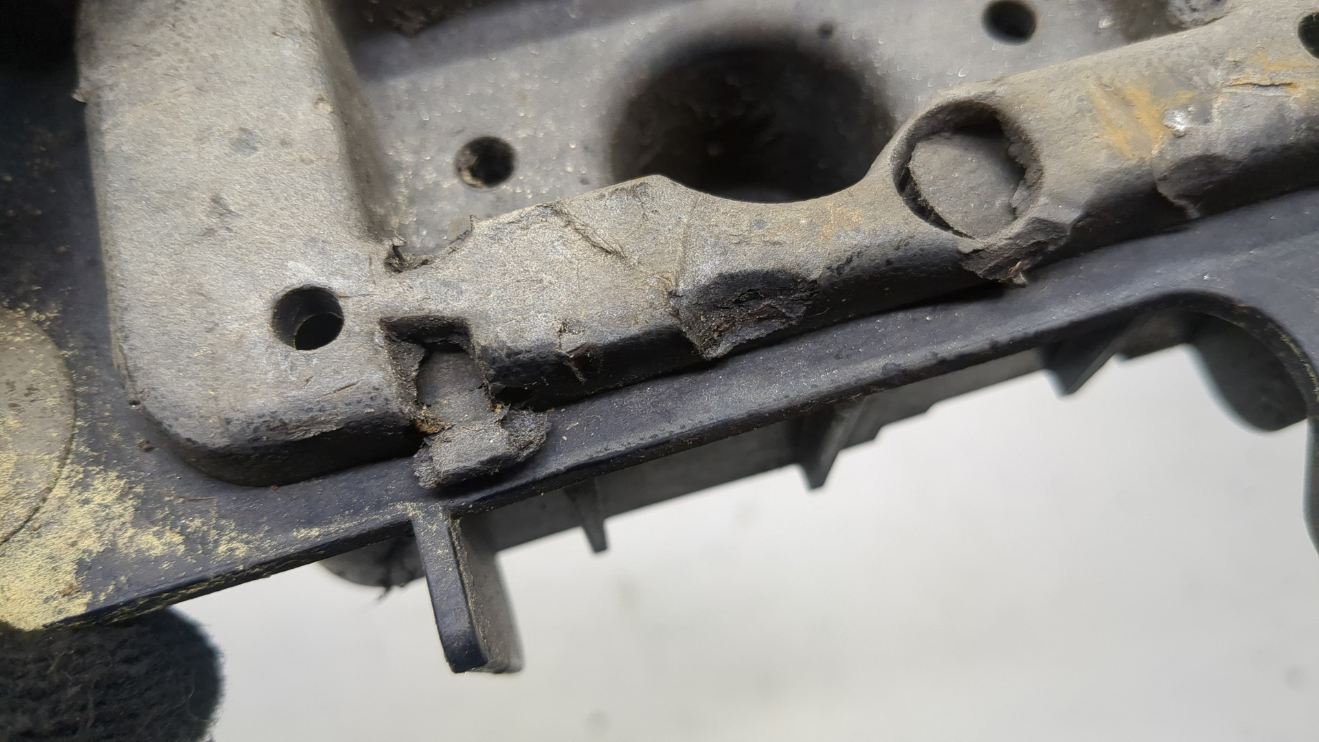 Заглушка поддомкратника