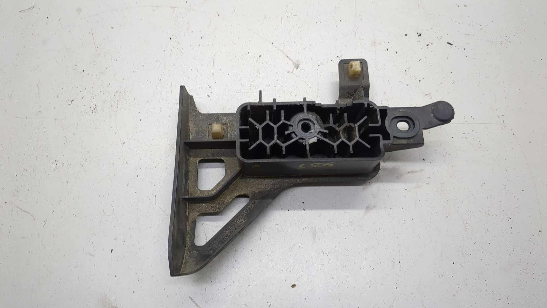 Заглушка поддомкратника