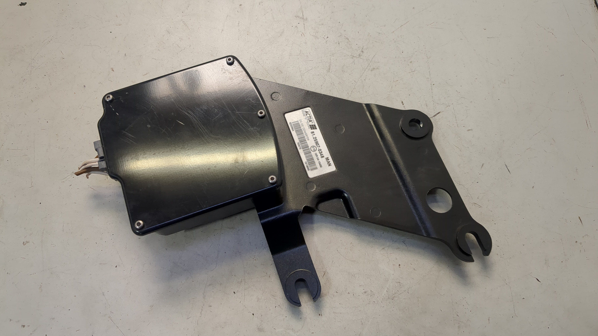 Преобразователь напряжения (адаптер)