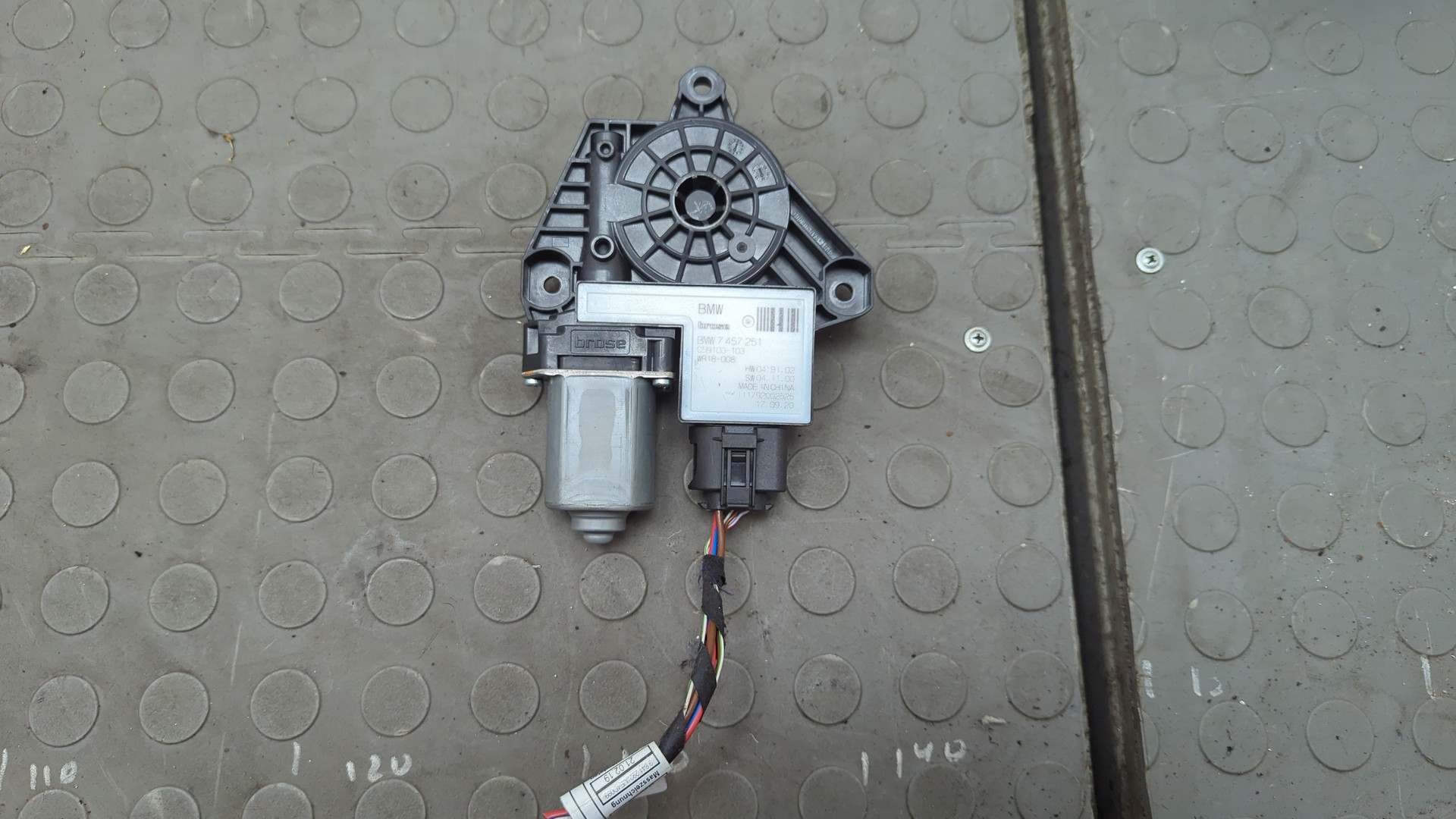 Моторчик стеклоподъемника