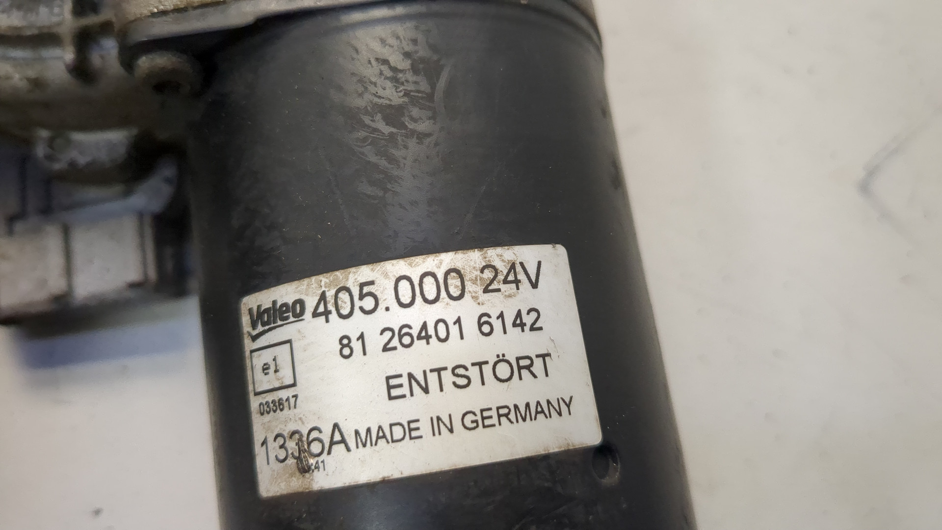 Моторчик стеклоочистителя передний