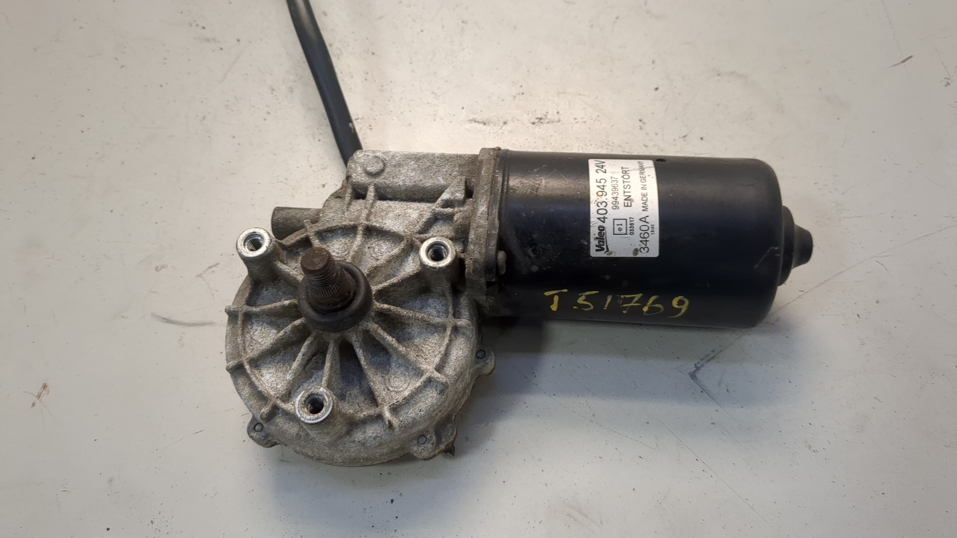 Моторчик стеклоочистителя передний