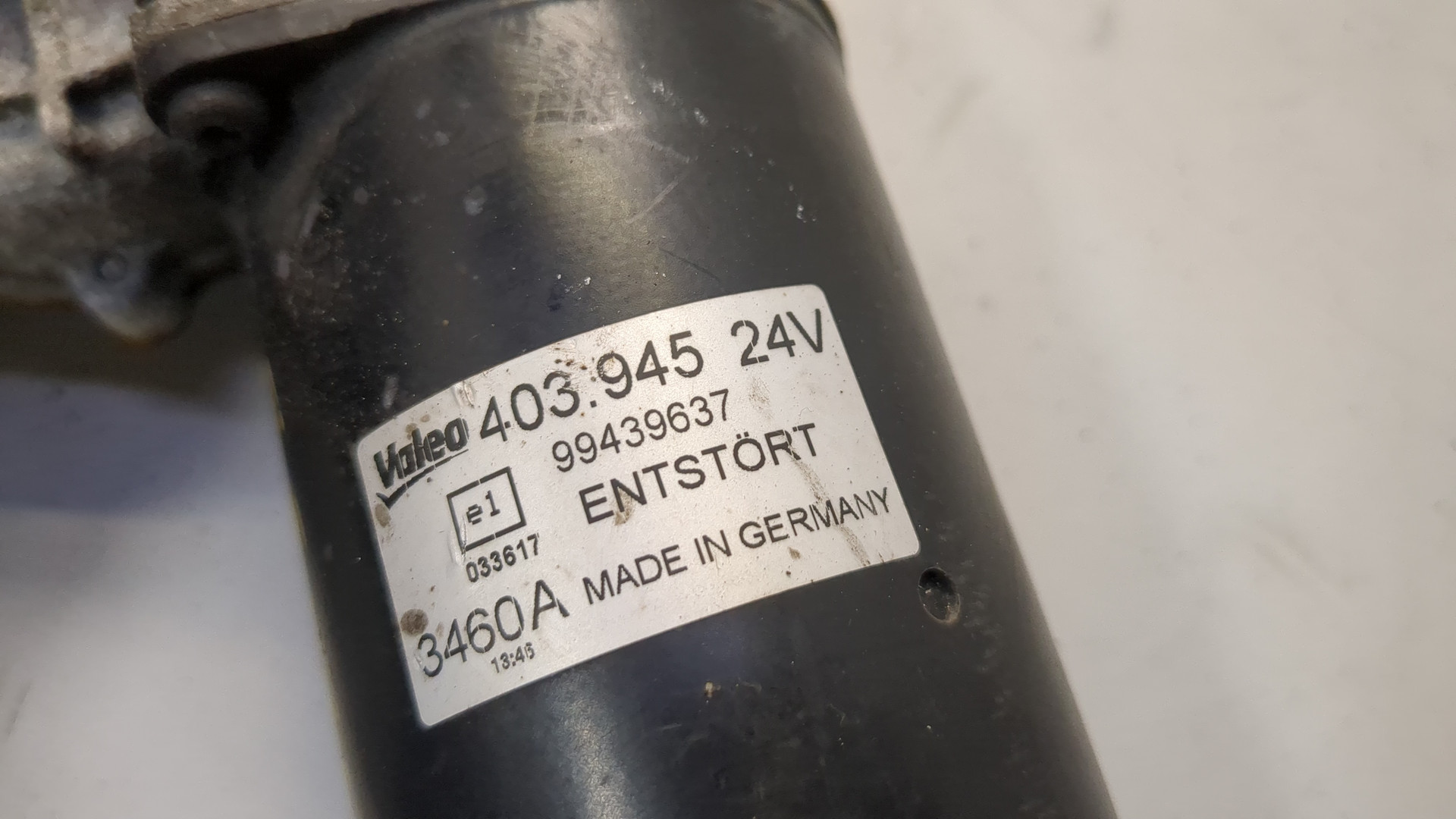 Моторчик стеклоочистителя передний