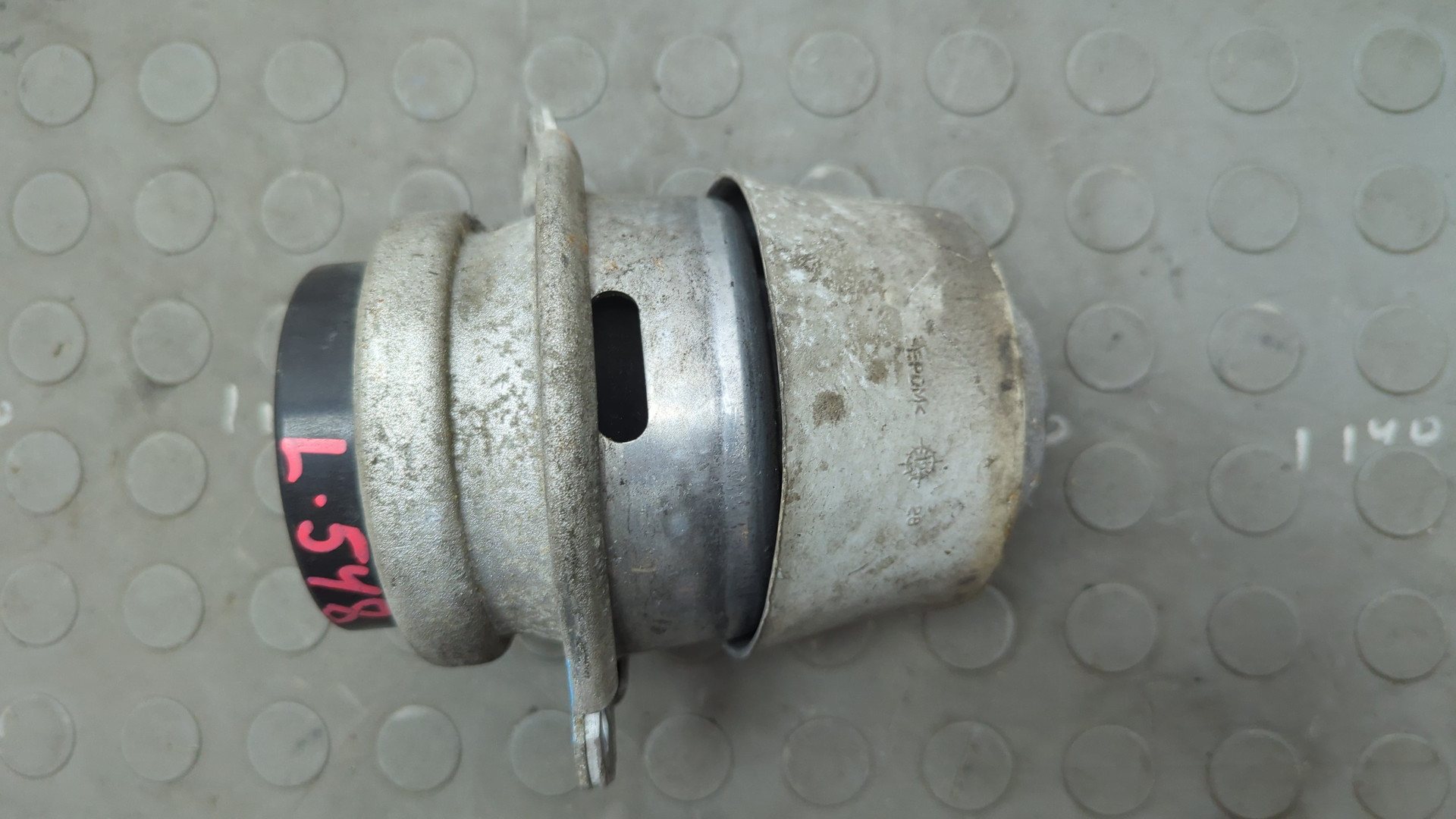 Опора двигателя