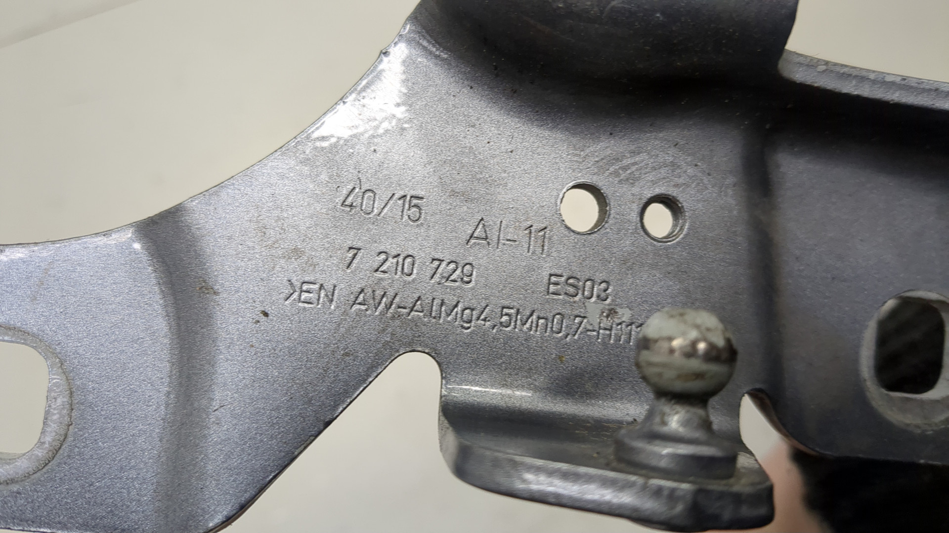 Петля капота левая