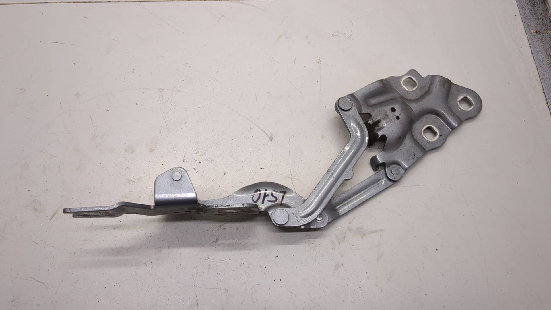 Петля капота левая