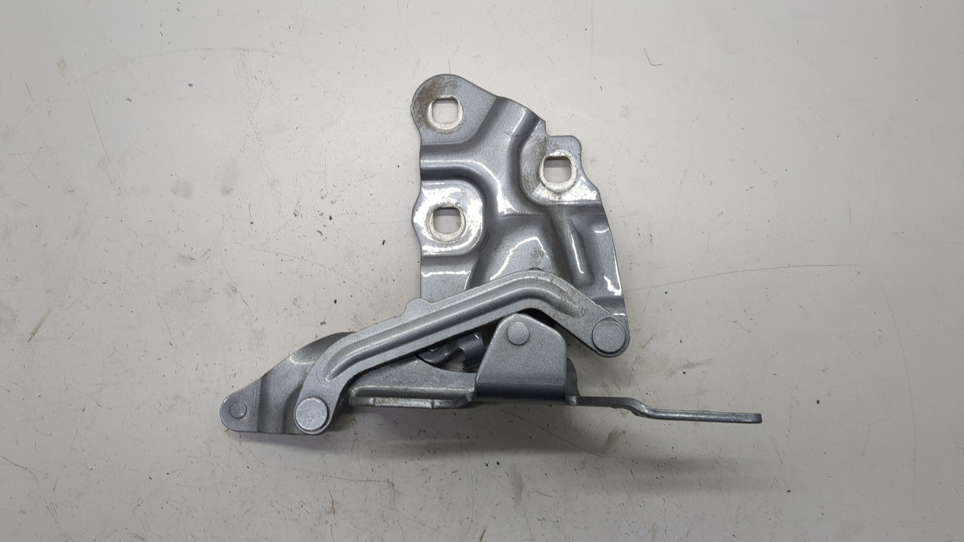 Петля капота правая