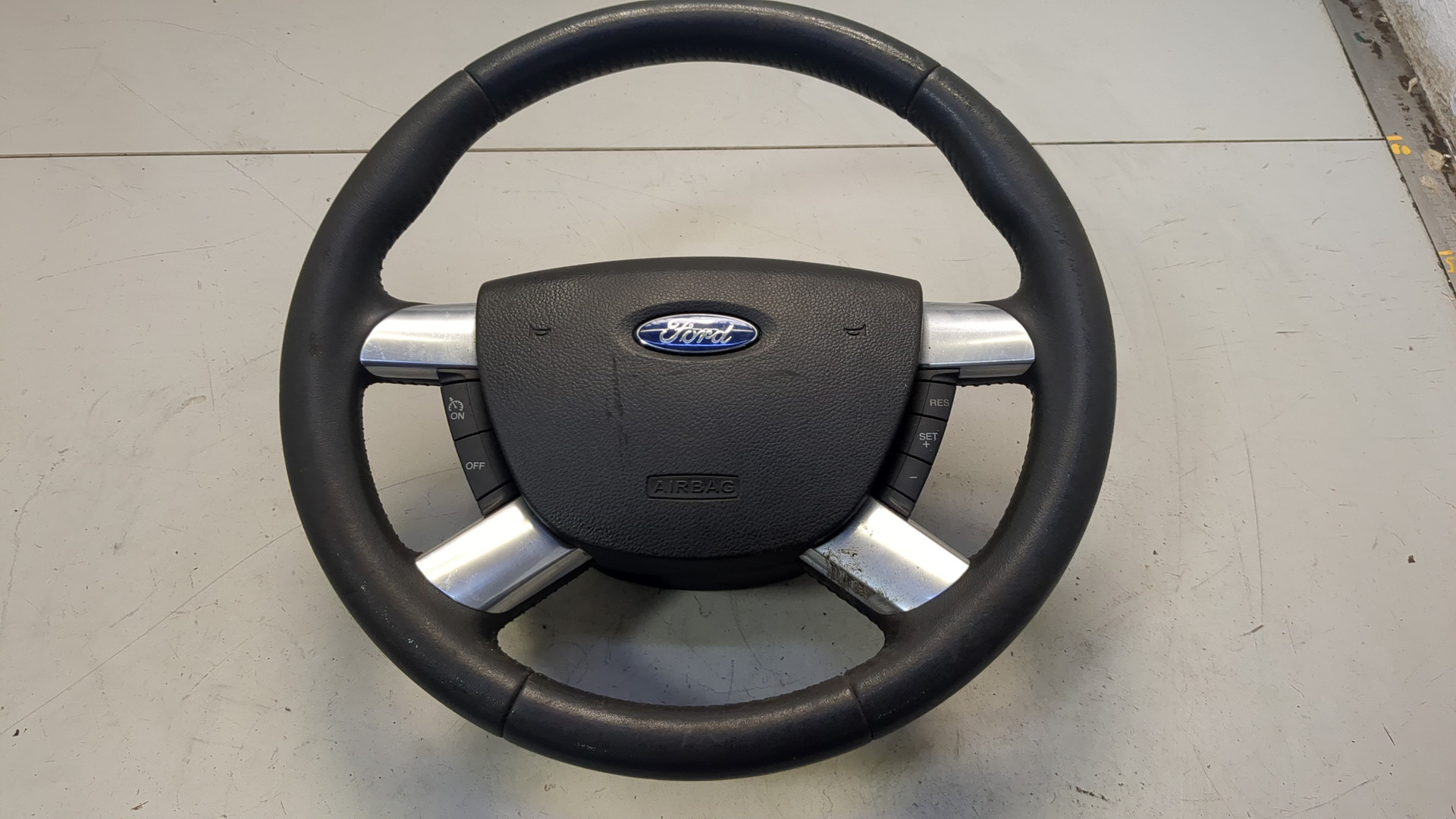 Рулевое колесо (руль)