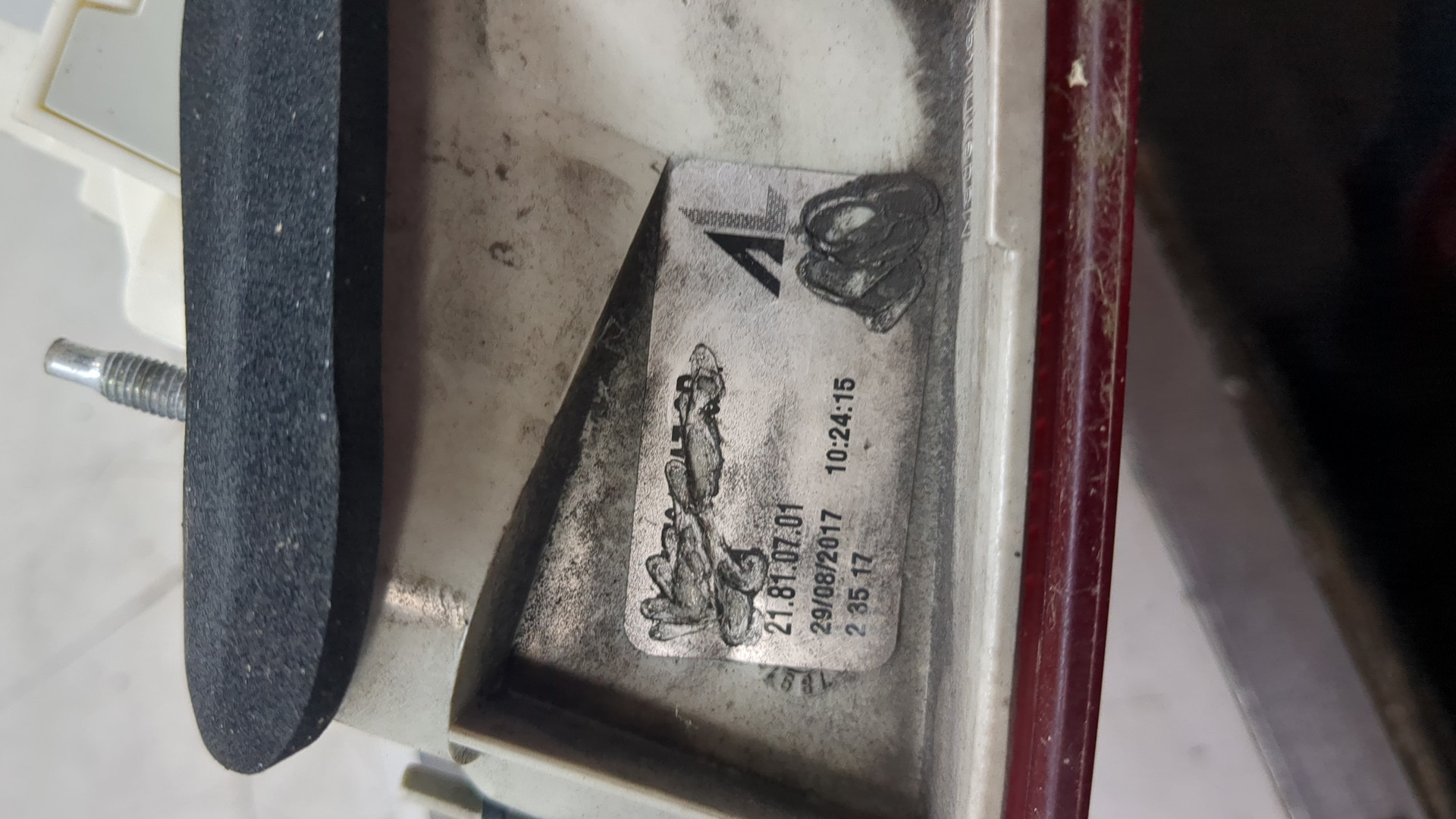 Фонарь задний левый