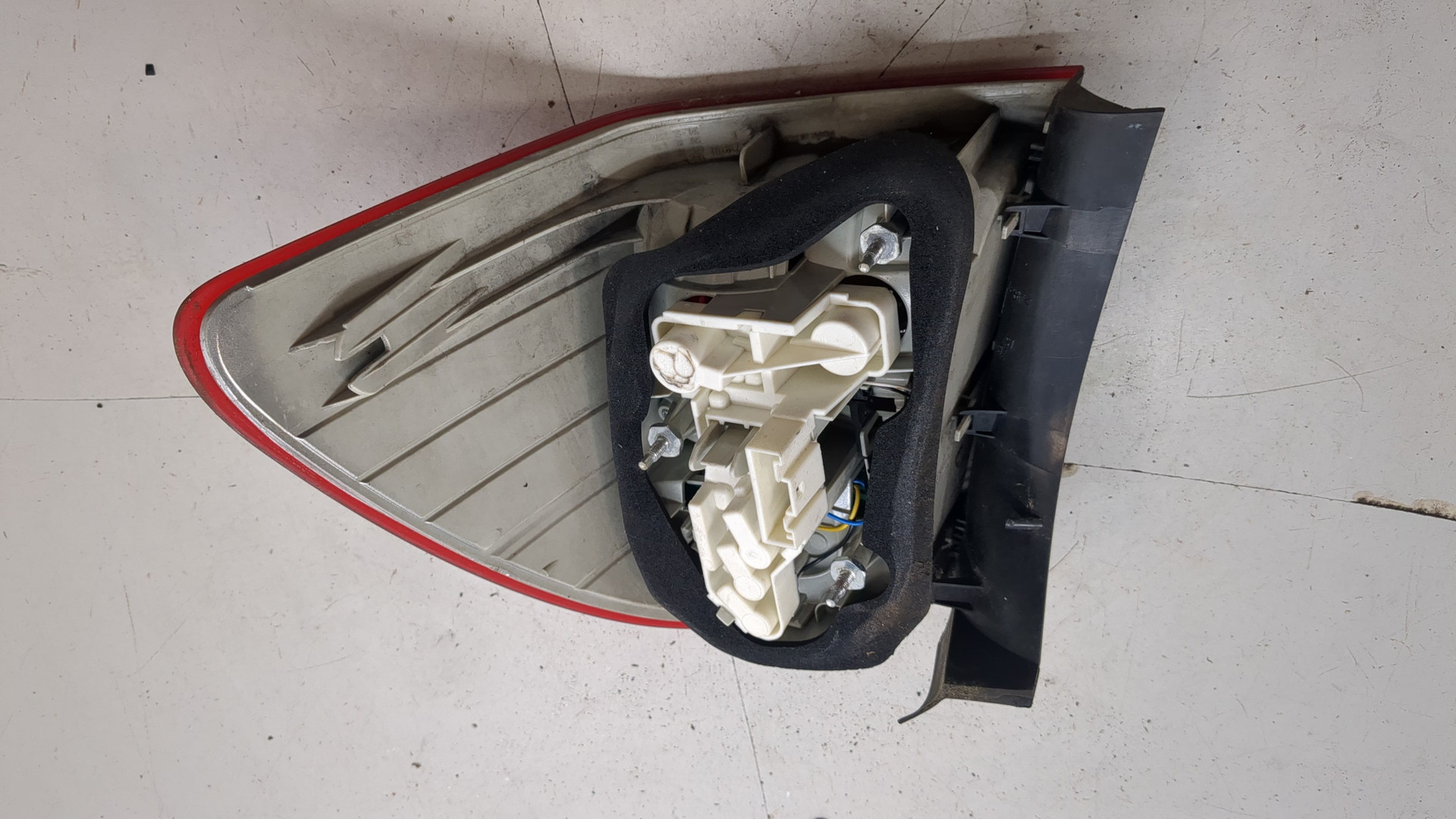 Фонарь задний левый