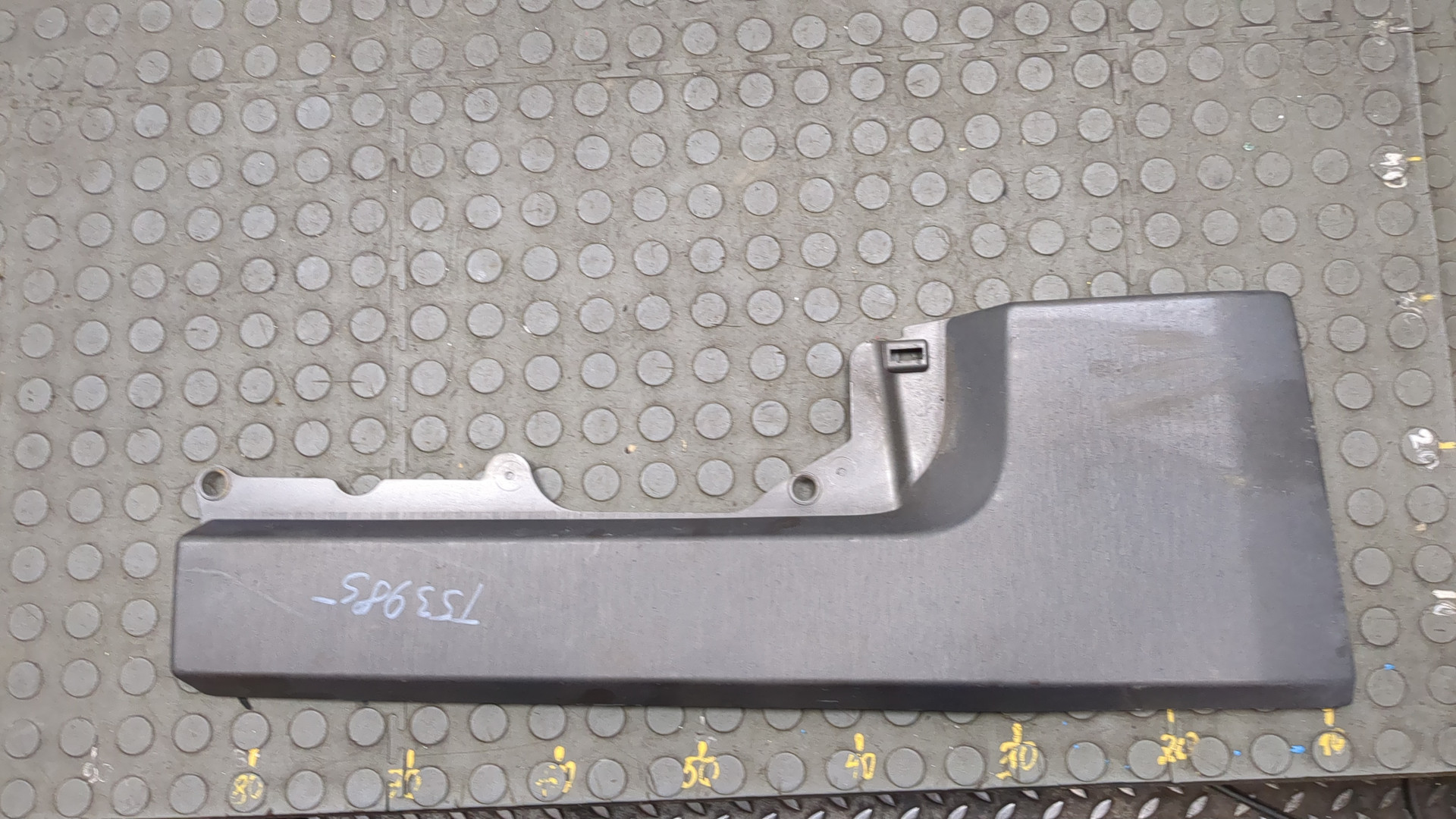 Молдинг переднего бампера правый