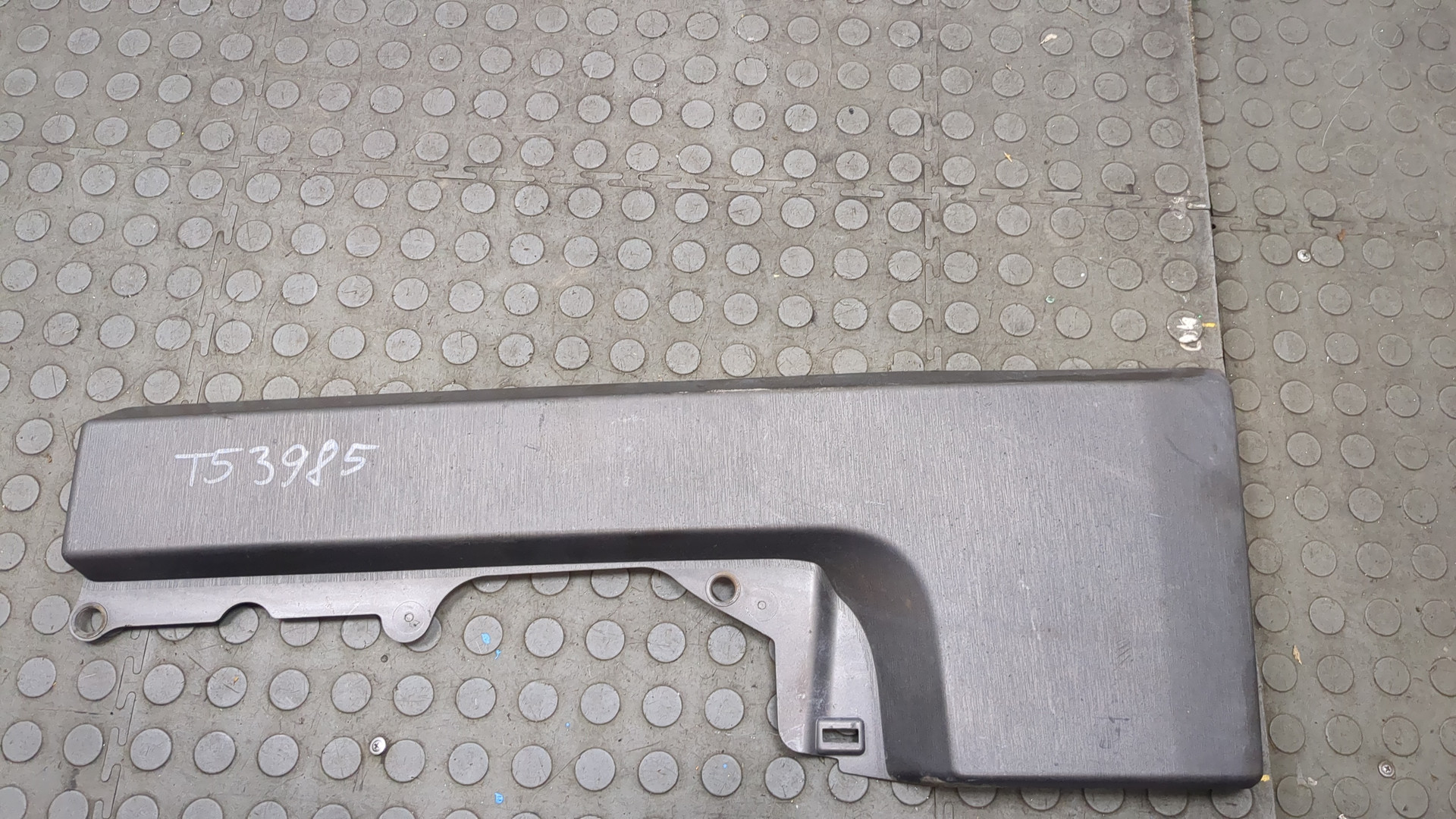 Молдинг переднего бампера правый