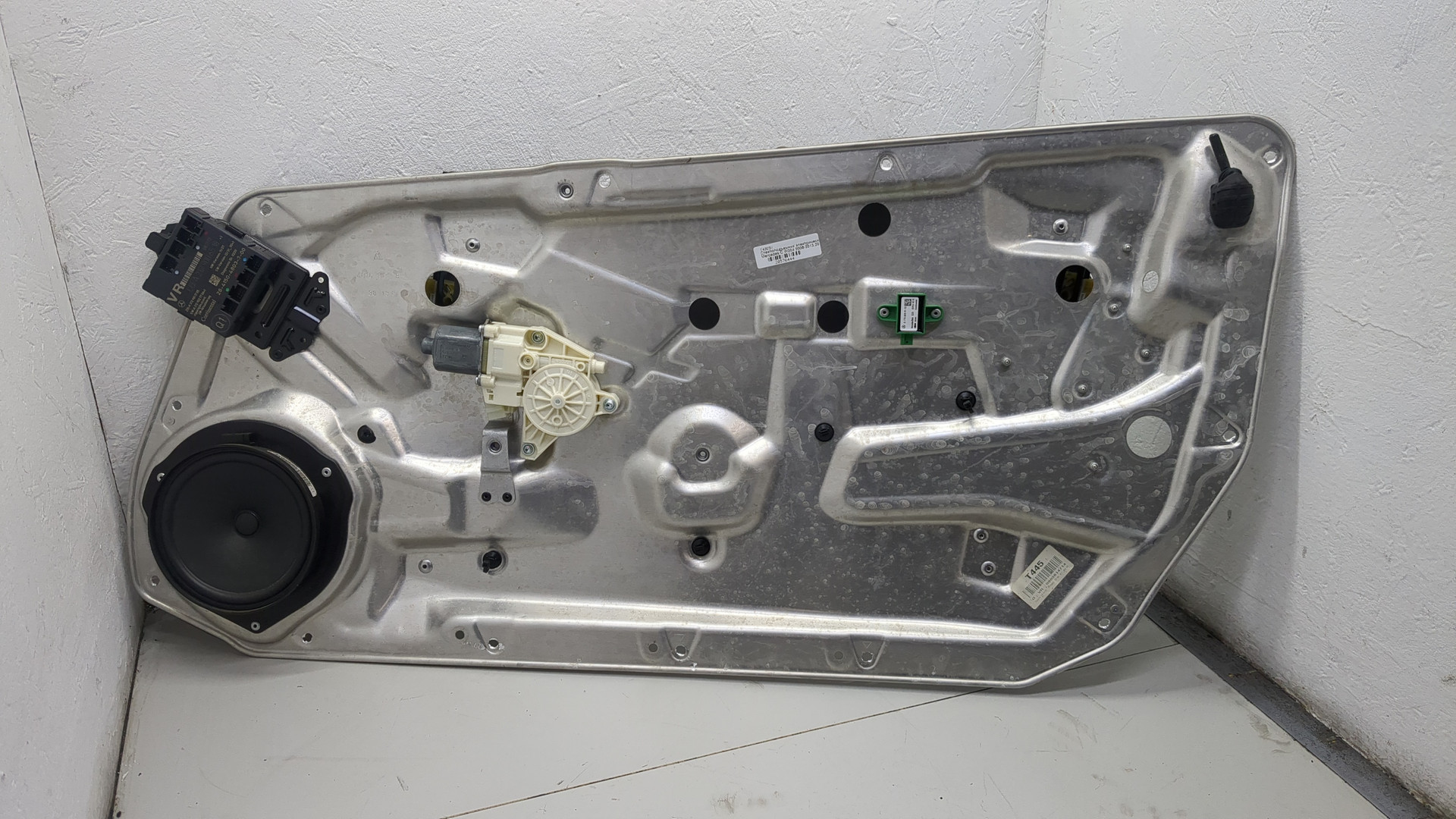 Стеклоподъемник электр. передний правый