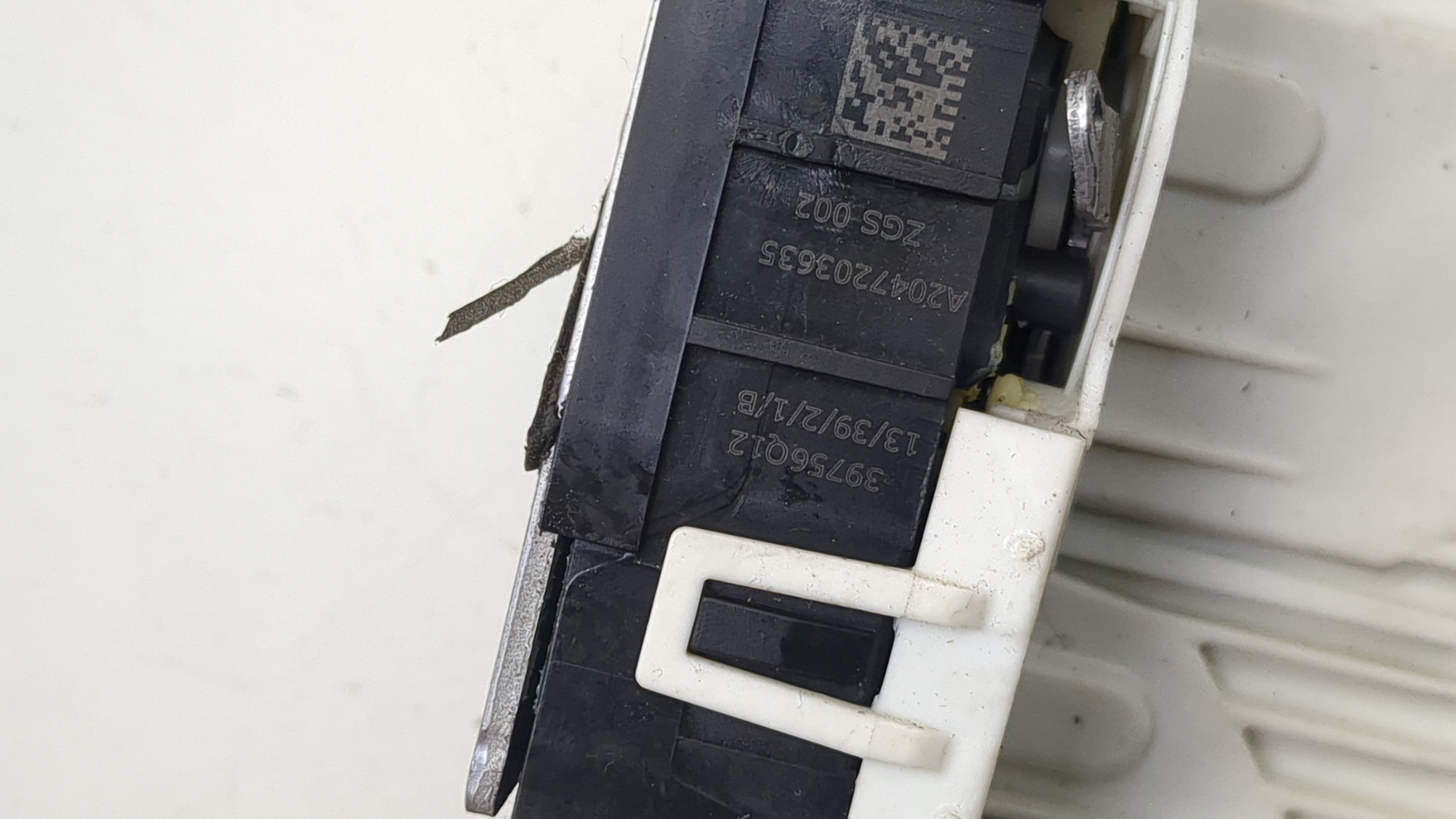 Замок двери передней правой