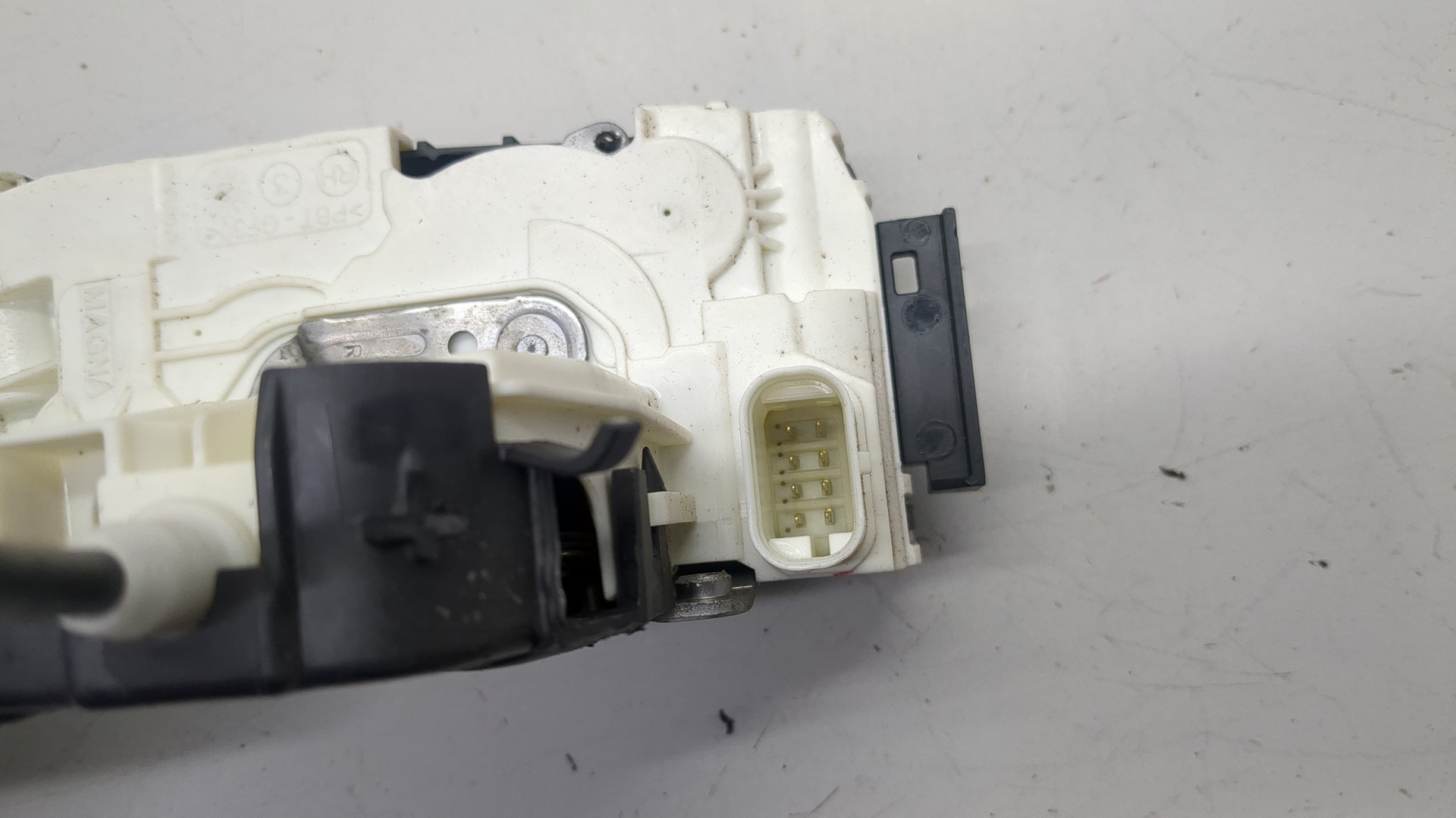 Замок двери передней правой