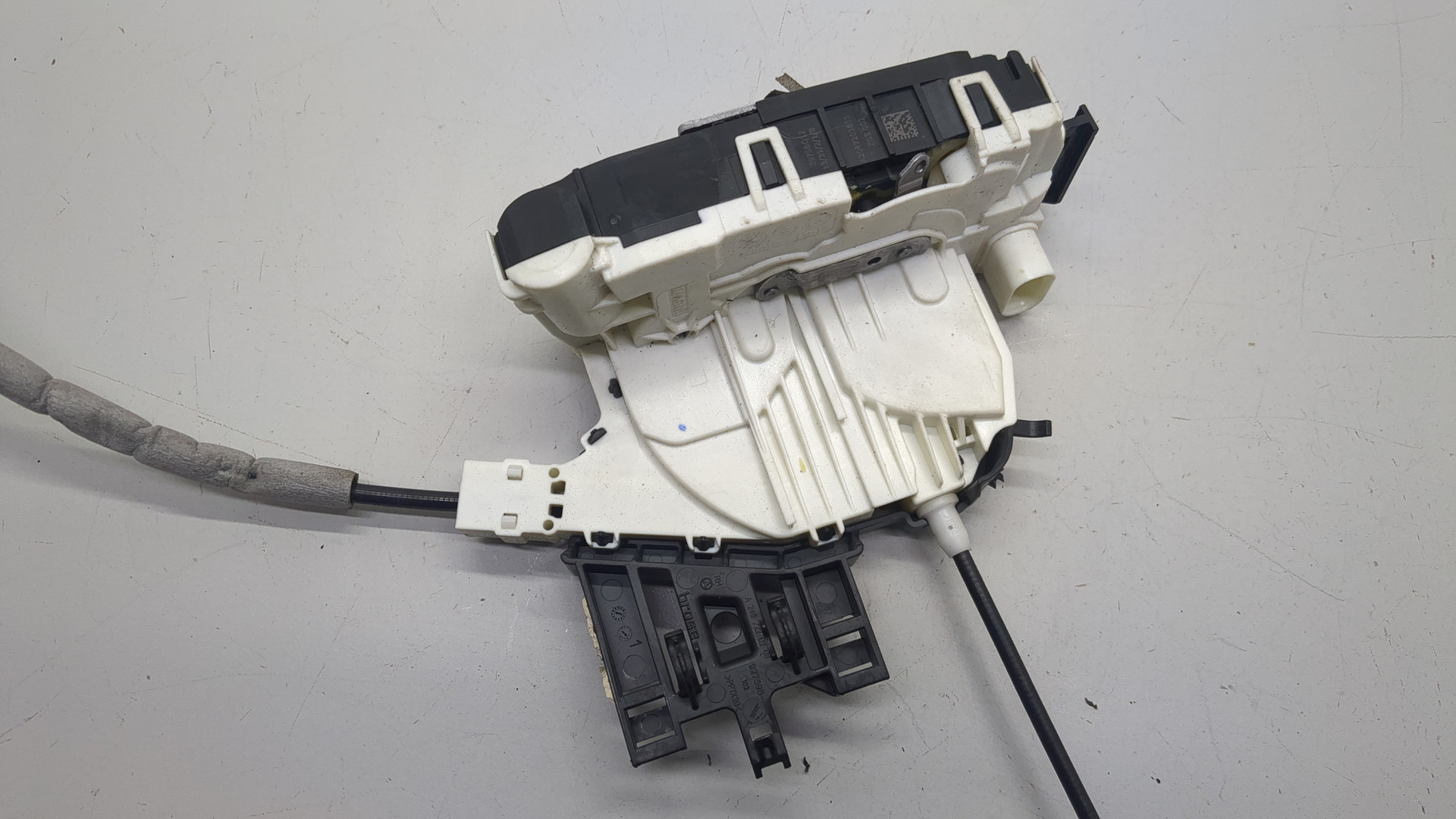 Замок двери передней правой