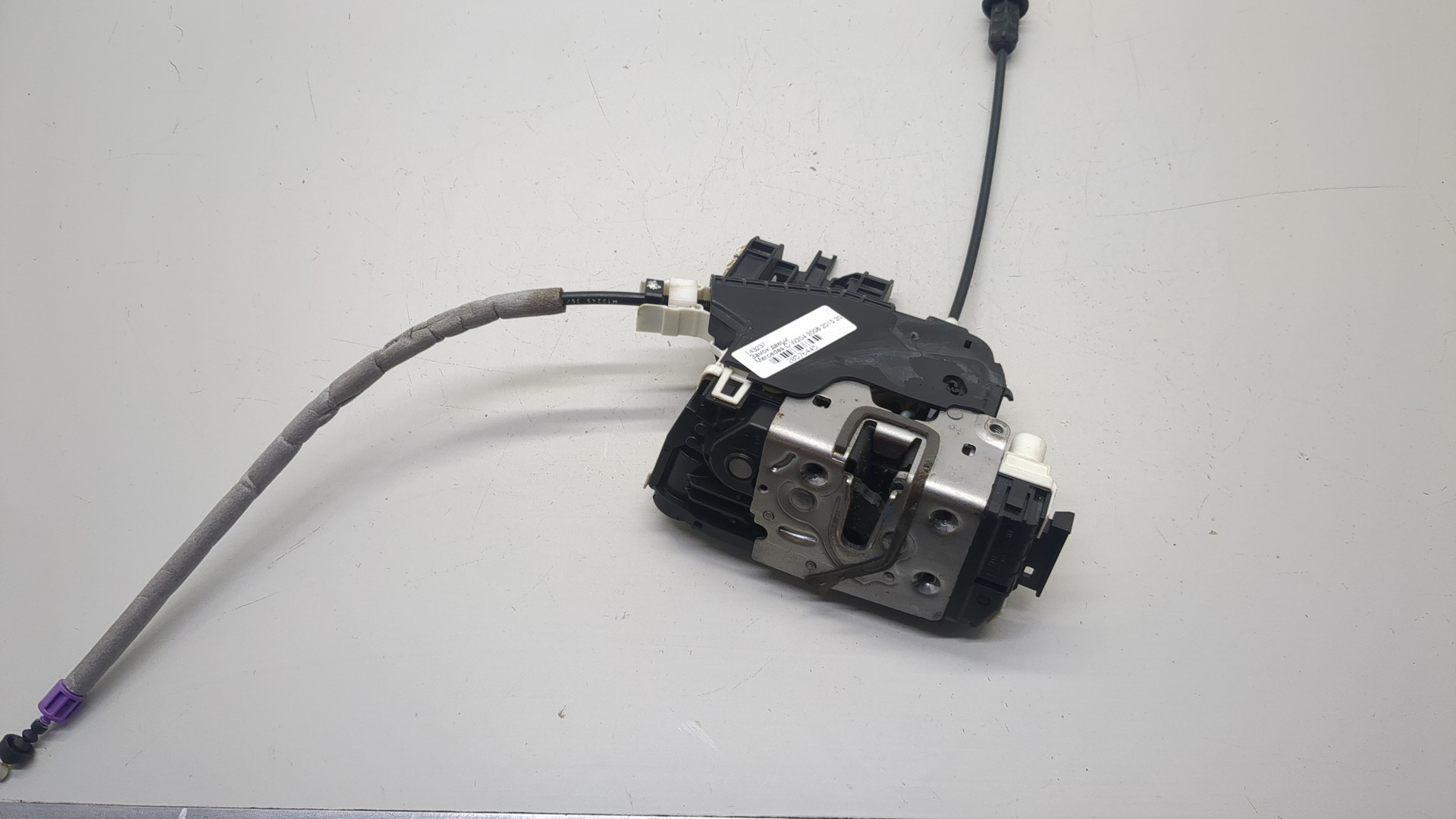 Замок двери передней правой