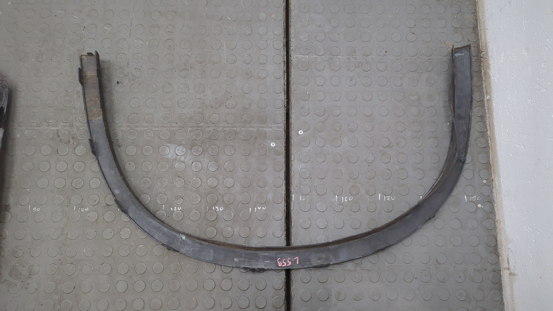 Накладка переднего крыла правого