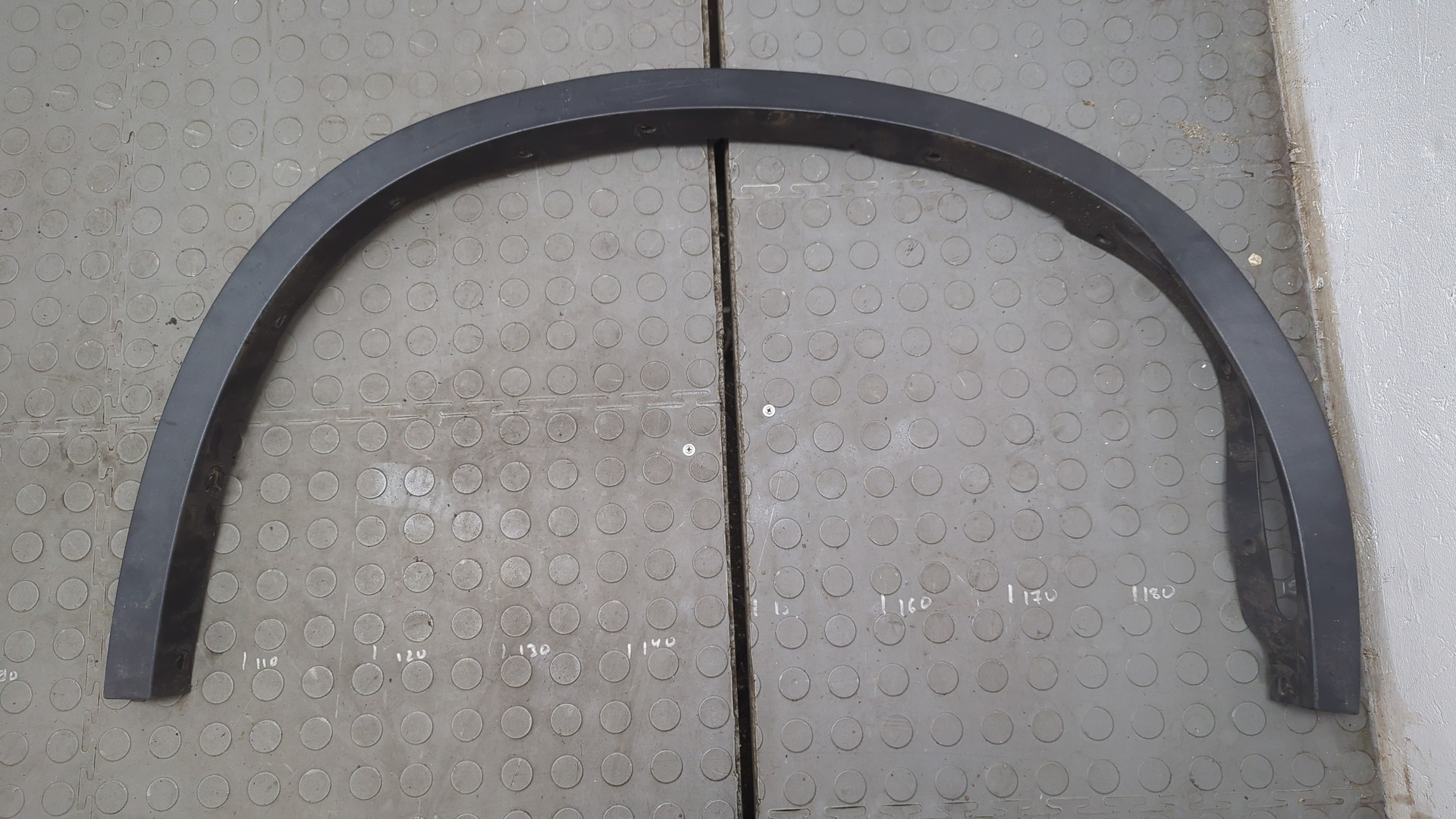 Накладка переднего крыла правого