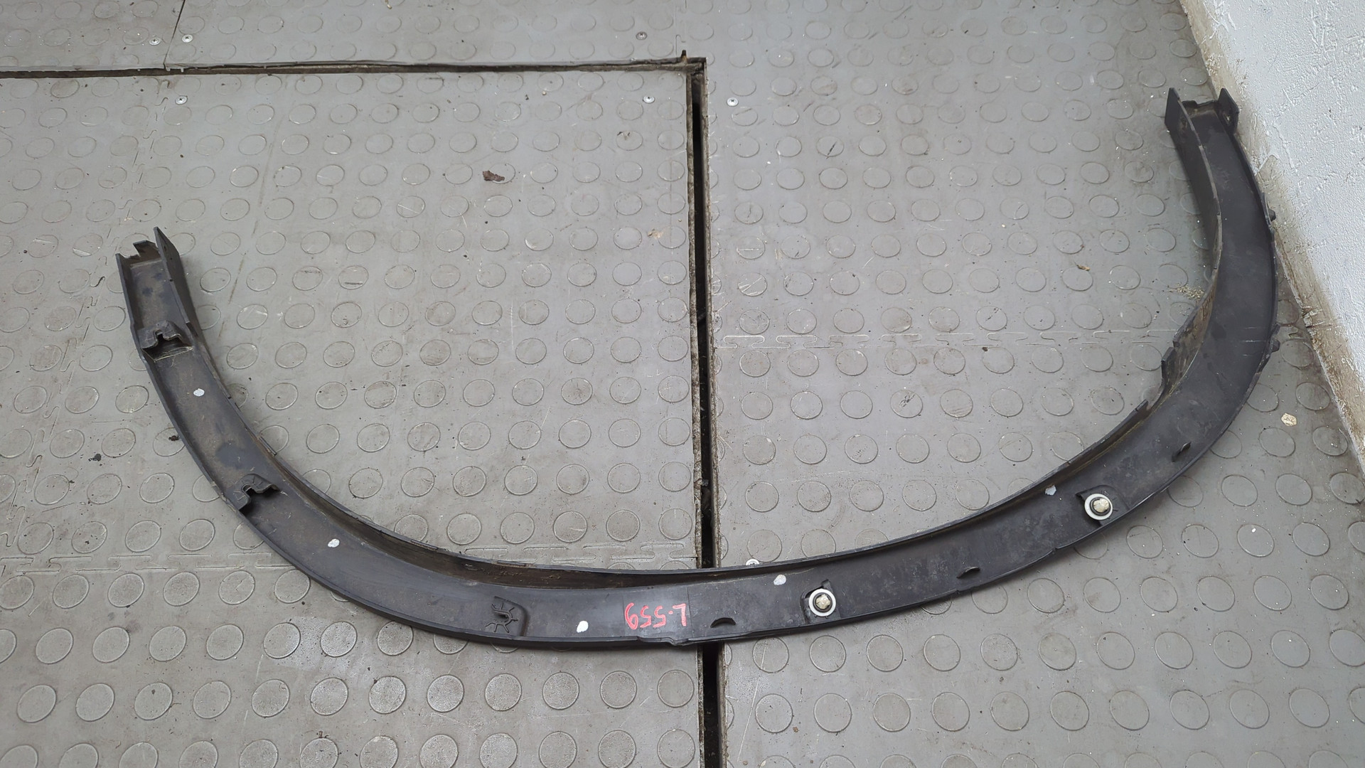 Накладка заднего крыла левого