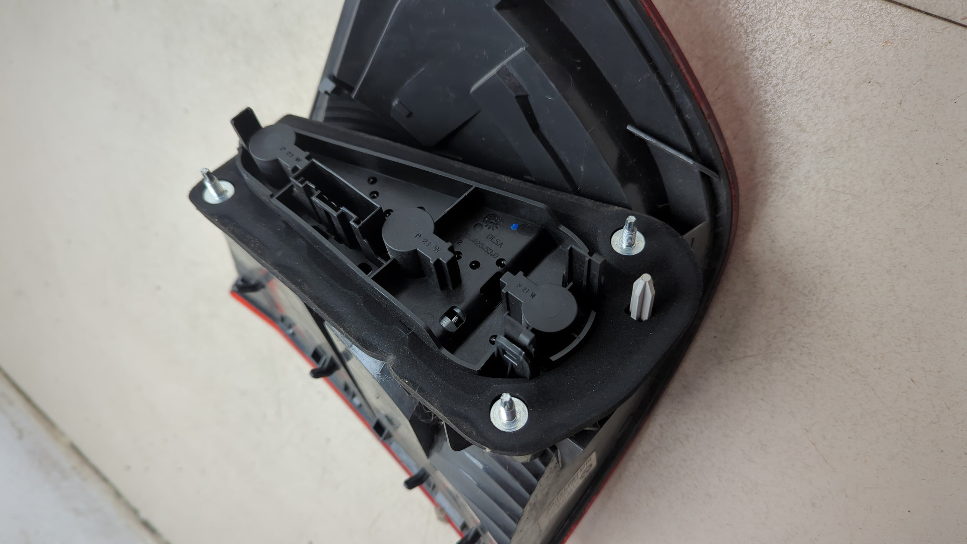 Фонарь задний левый