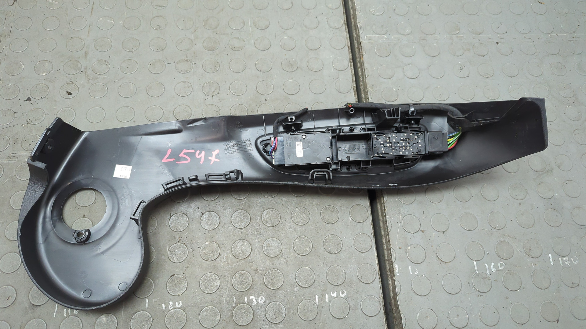 Кнопка регулировки сидения