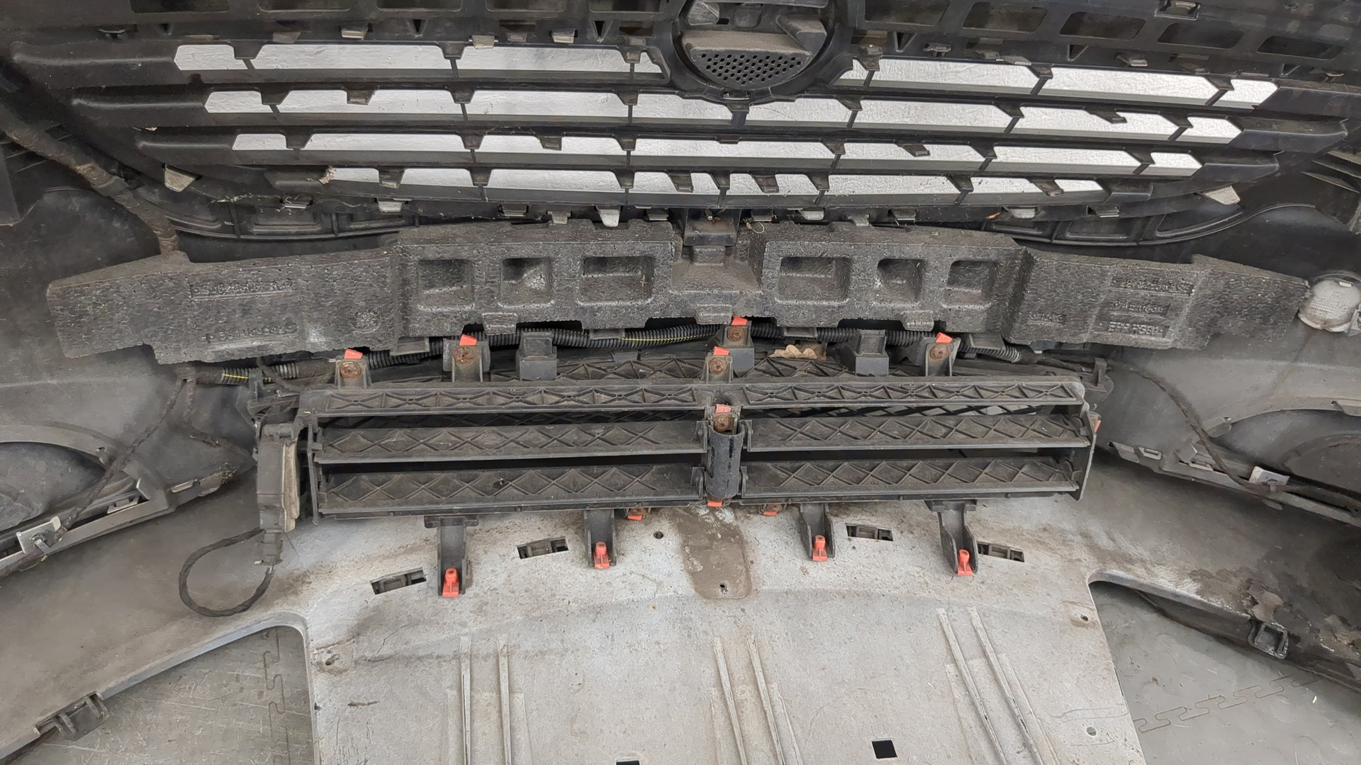 Бампер передний