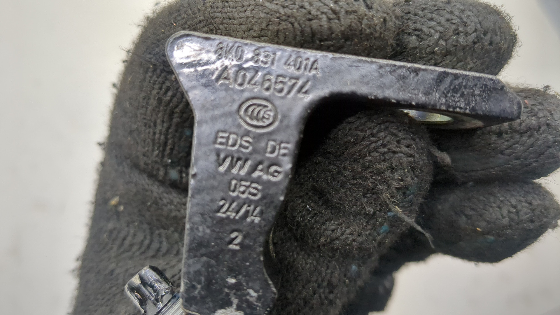 Петля двери задней