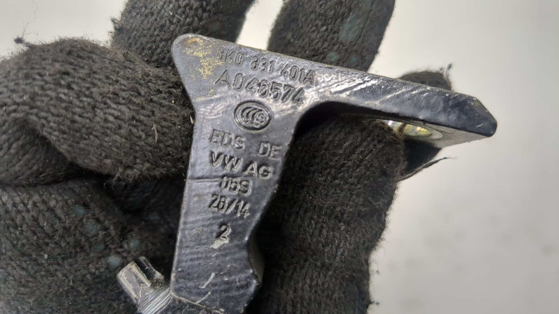 Петля двери задней