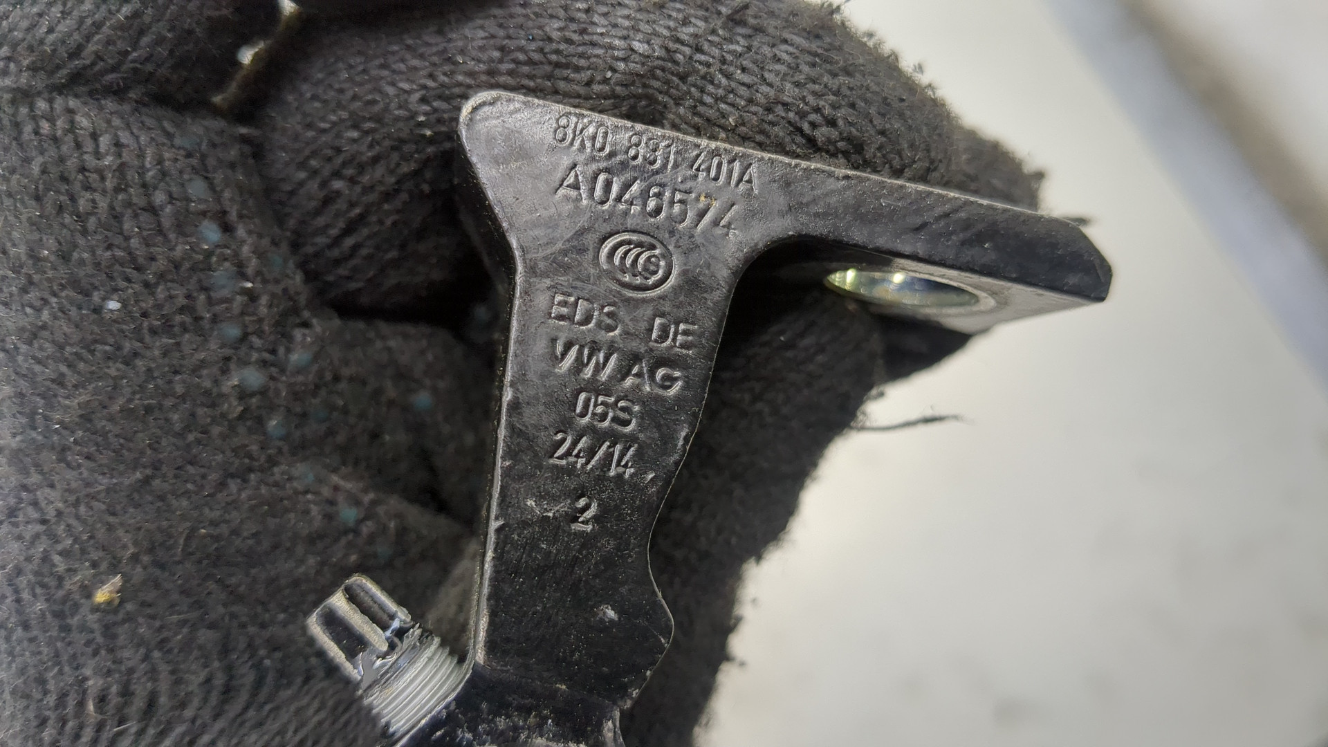 Петля двери задней