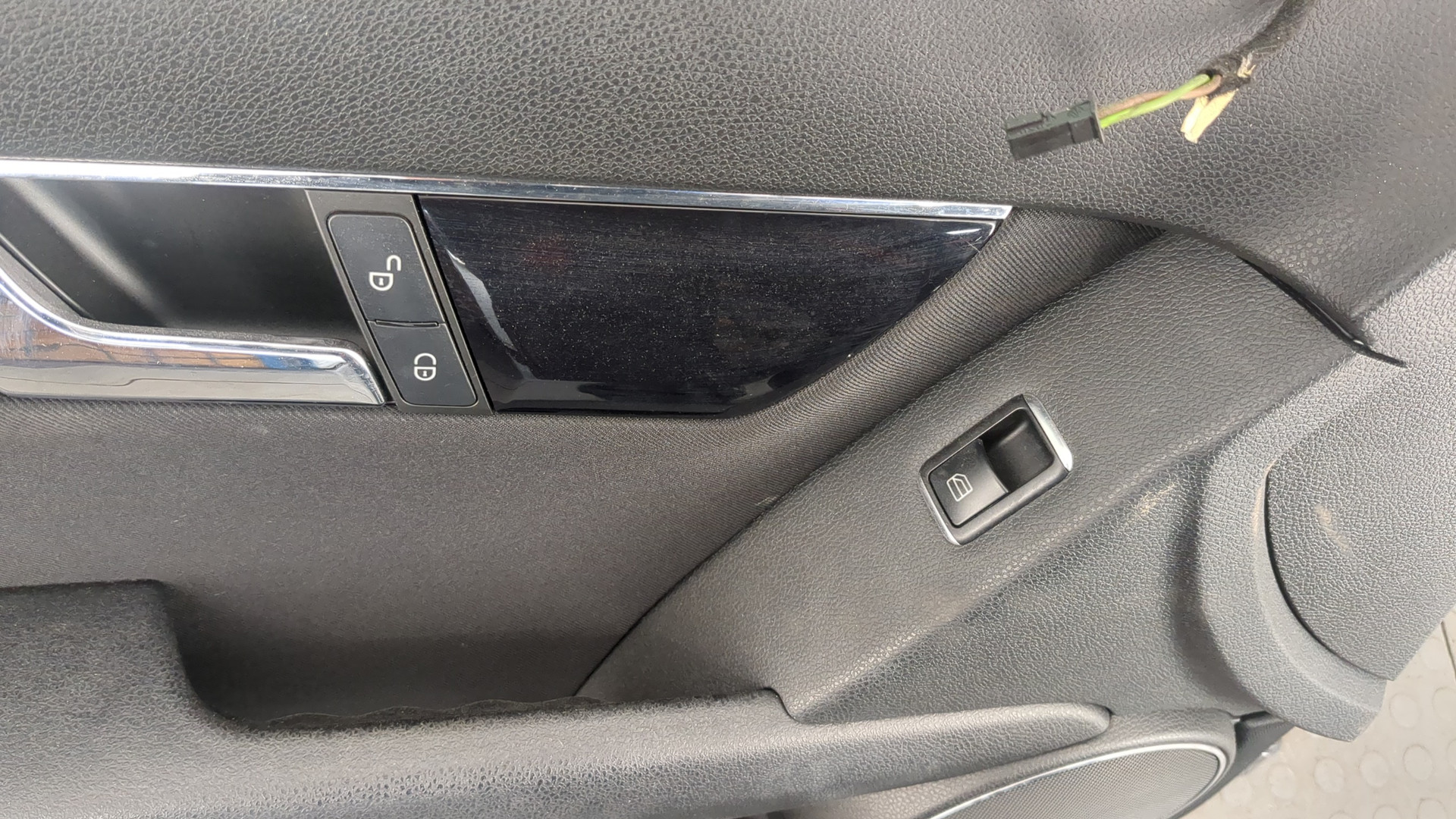 Дверь передняя левая