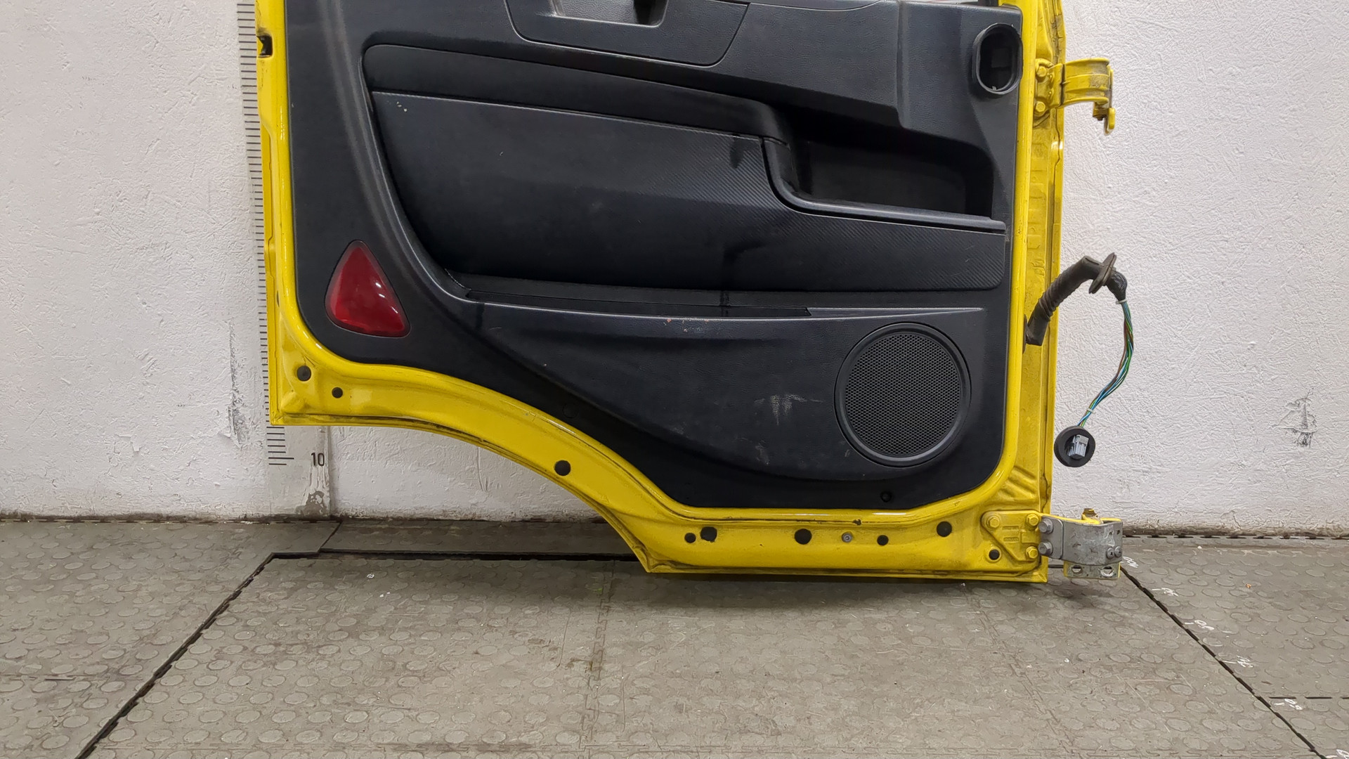 Дверь передняя левая