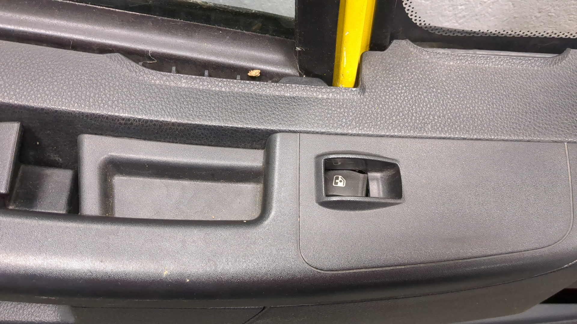 Дверь передняя левая