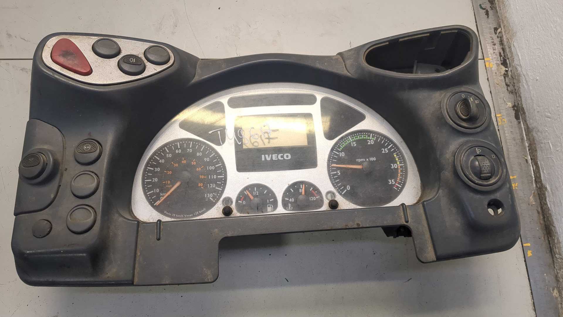 Панель приборов